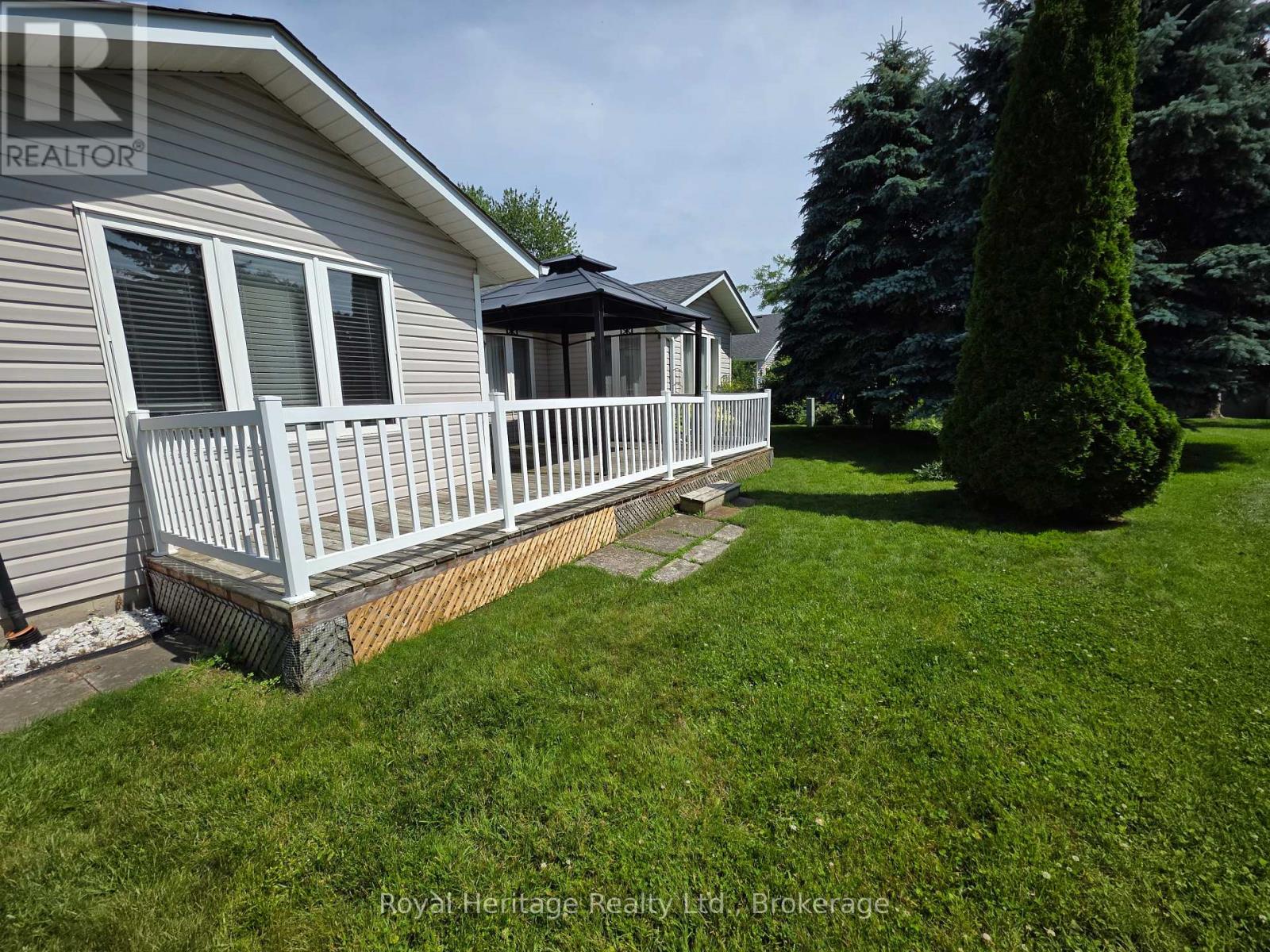 118 Bluffs Road, Clarington (Newcastle), Ontario  L1B 1A8 - Photo 26 - E13744026