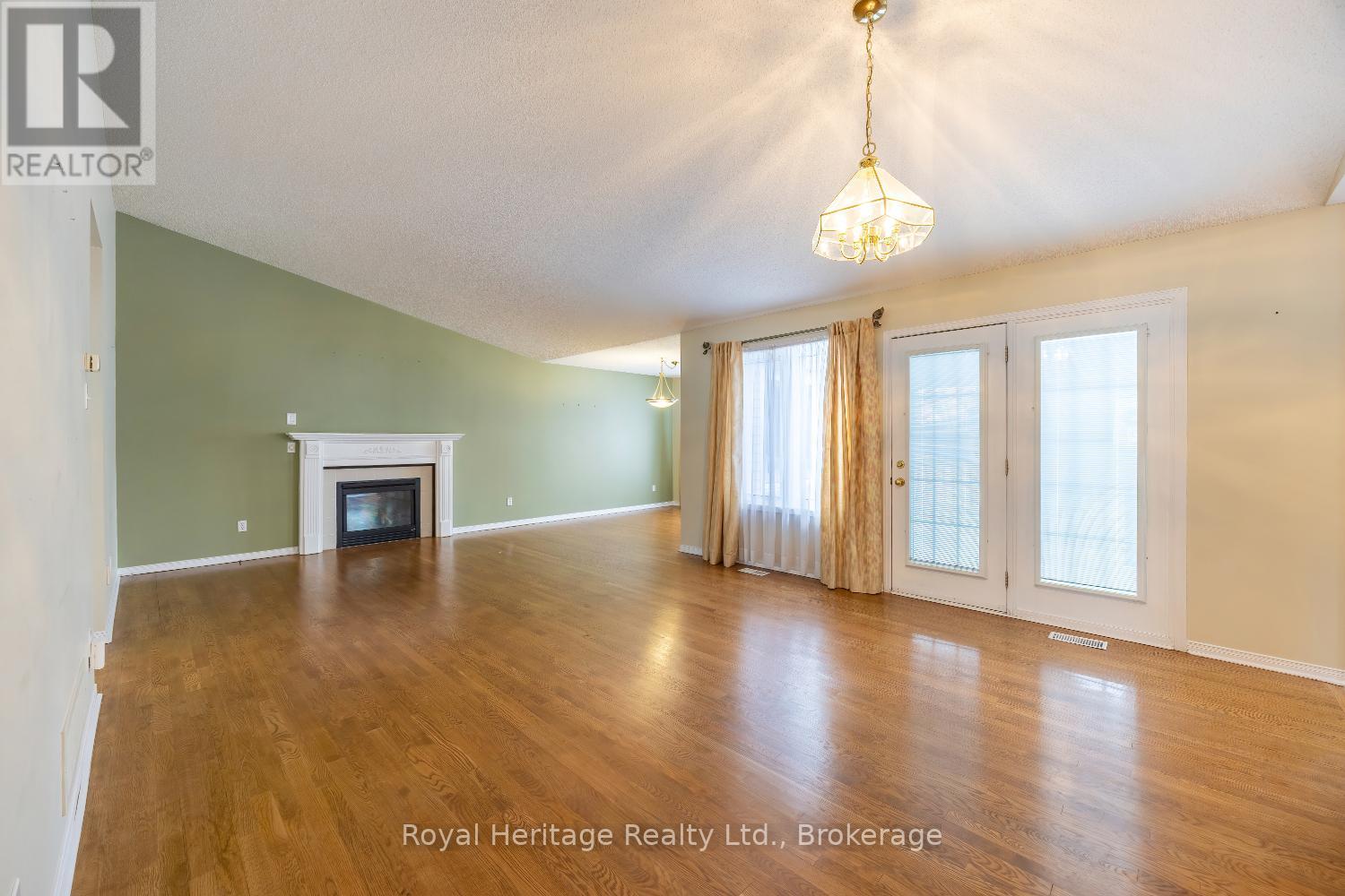118 Bluffs Road, Clarington (Newcastle), Ontario  L1B 1A8 - Photo 5 - E13744026