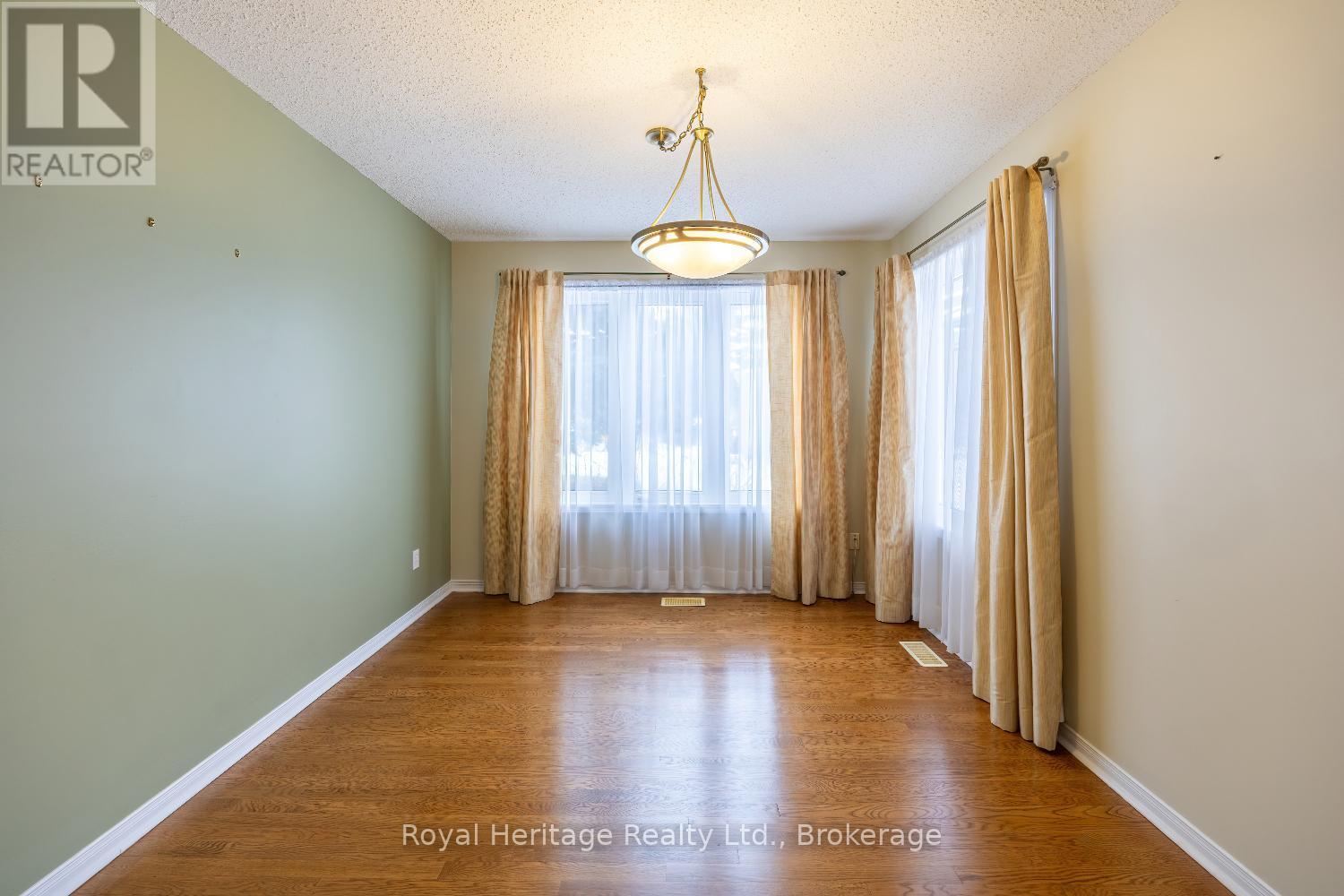 118 Bluffs Road, Clarington (Newcastle), Ontario  L1B 1A8 - Photo 6 - E13744026