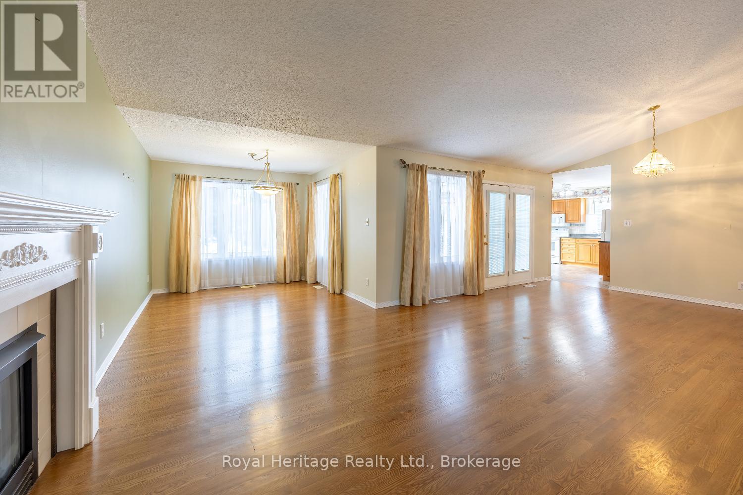 118 Bluffs Road, Clarington (Newcastle), Ontario  L1B 1A8 - Photo 7 - E13744026