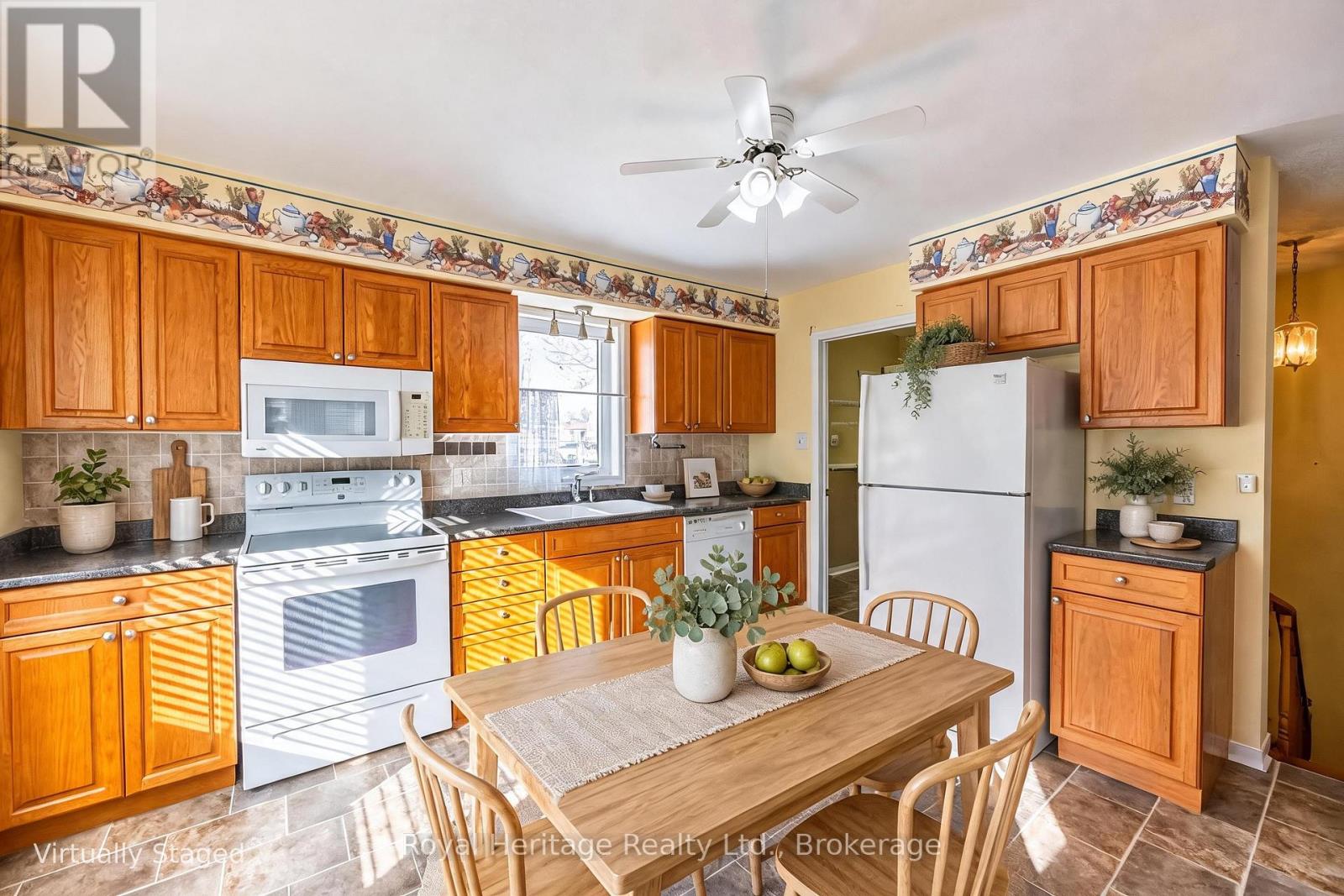 118 Bluffs Road, Clarington (Newcastle), Ontario  L1B 1A8 - Photo 8 - E13744026