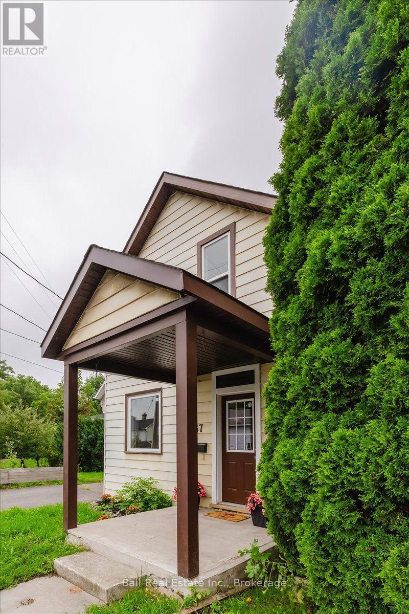 47 Park Street S, Peterborough (Town Ward 3), Ontario  K9J 3R6 - Photo 2 - X13744098