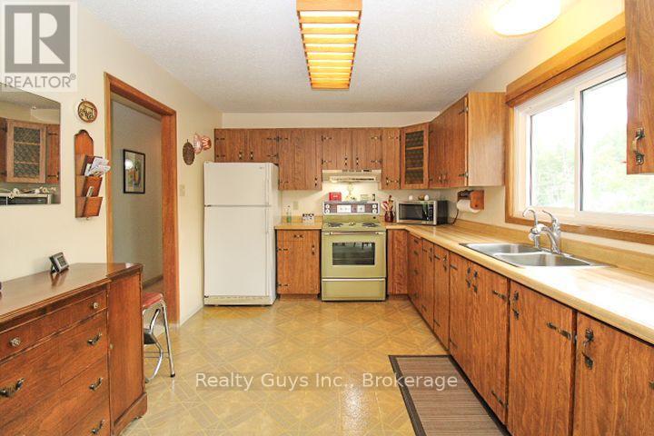 72 Shelter Bay Street, Kawartha Lakes (Emily), Ontario  K0L 2W0 - Photo 6 - X13744676