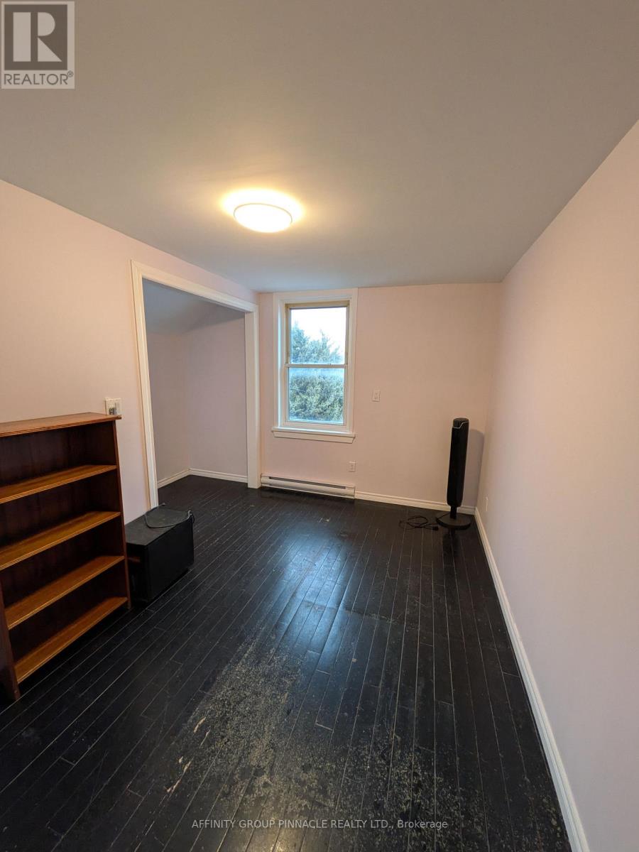 12 Russell Street W, Kawartha Lakes (Lindsay), Ontario  K9V 2W6 - Photo 5 - X13746520