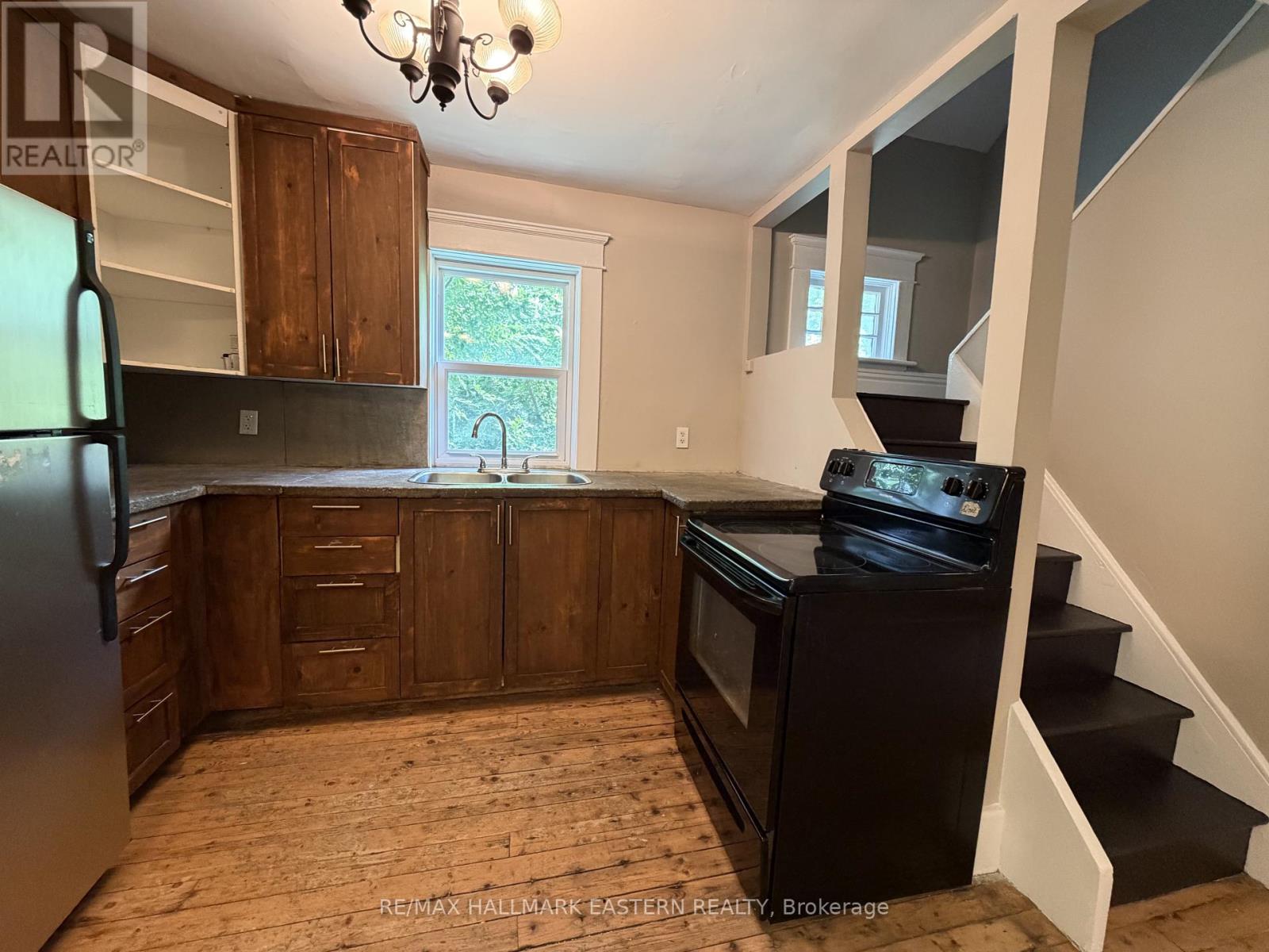 242 Dublin Street, Peterborough (Town Ward 3), Ontario  K9H 3B8 - Photo 5 - X13747346