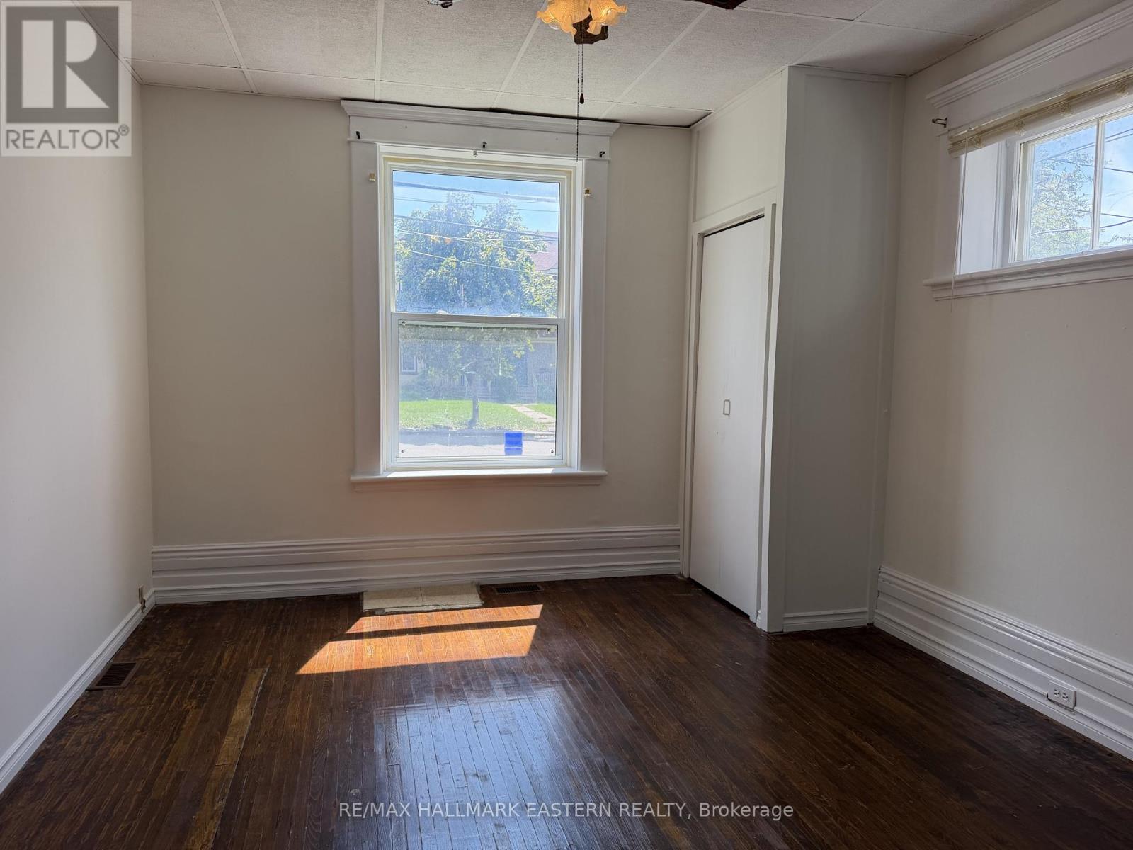 194 London Street, Peterborough (Town Ward 3), Ontario  K9H 2Y9 - Photo 3 - X13747348