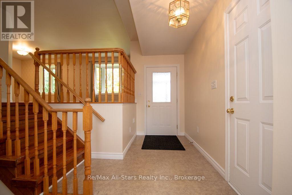 43 Mcgibbon Boulevard, Kawartha Lakes (Lindsay), Ontario  K9V 6G4 - Photo 3 - X13748710
