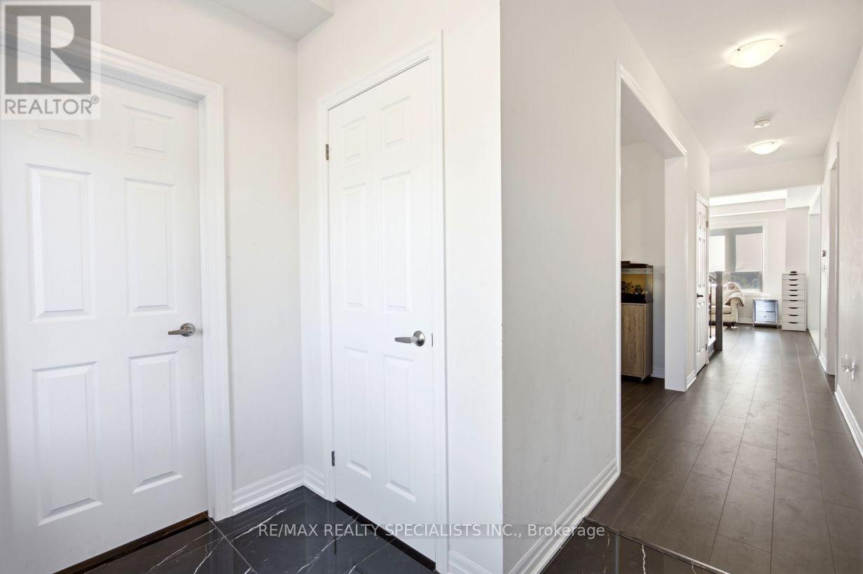 27 Salmon Crescent, Clarington (Newcastle), Ontario  L1B 1L9 - Photo 5 - E13749026