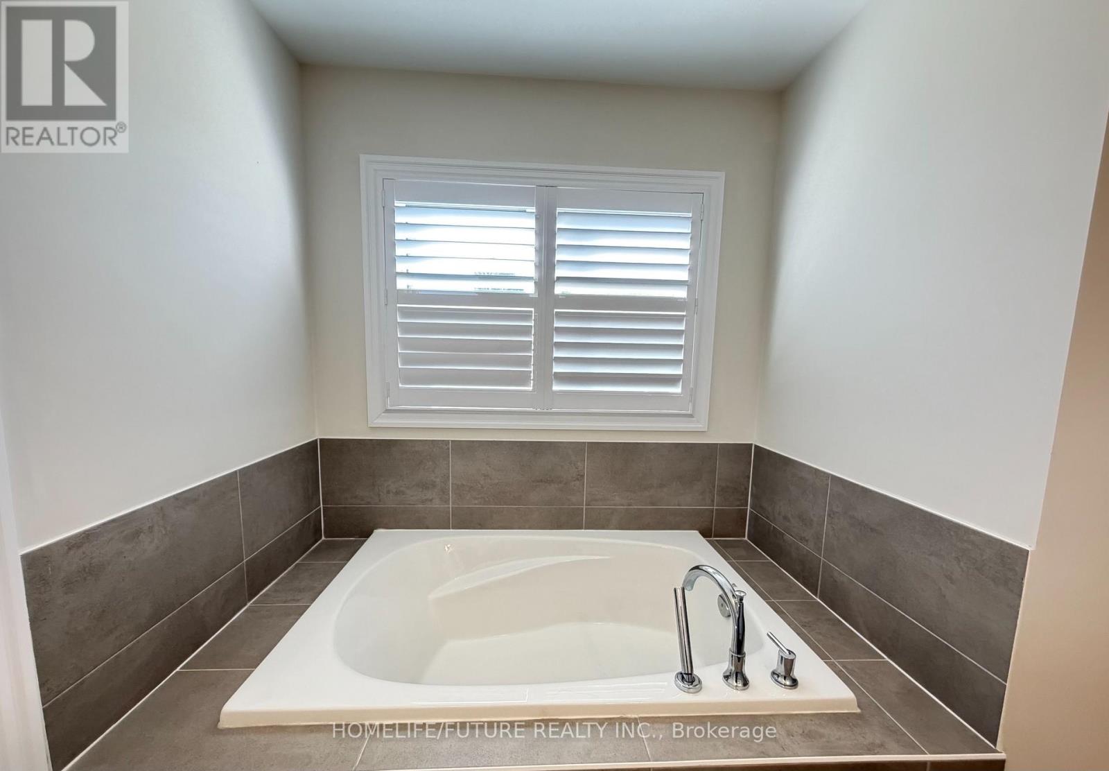 171 Grady Drive, Clarington (Newcastle), Ontario  L1B 0W4 - Photo 13 - E13749038