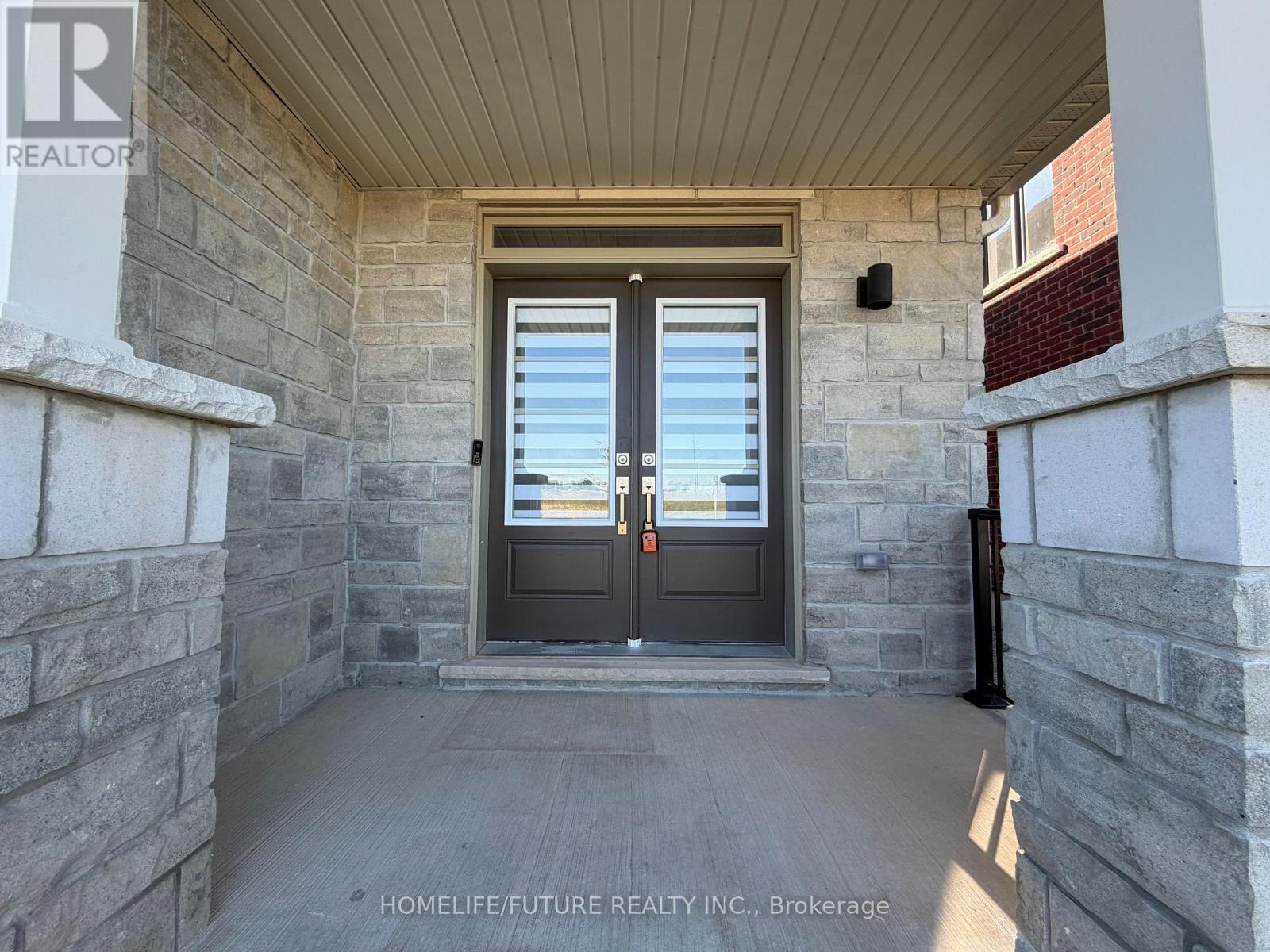 171 Grady Drive, Clarington (Newcastle), Ontario  L1B 0W4 - Photo 2 - E13749038