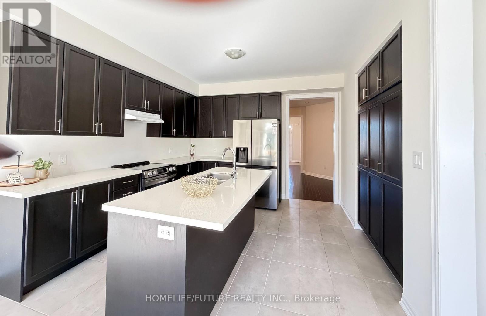 171 Grady Drive, Clarington (Newcastle), Ontario  L1B 0W4 - Photo 3 - E13749038