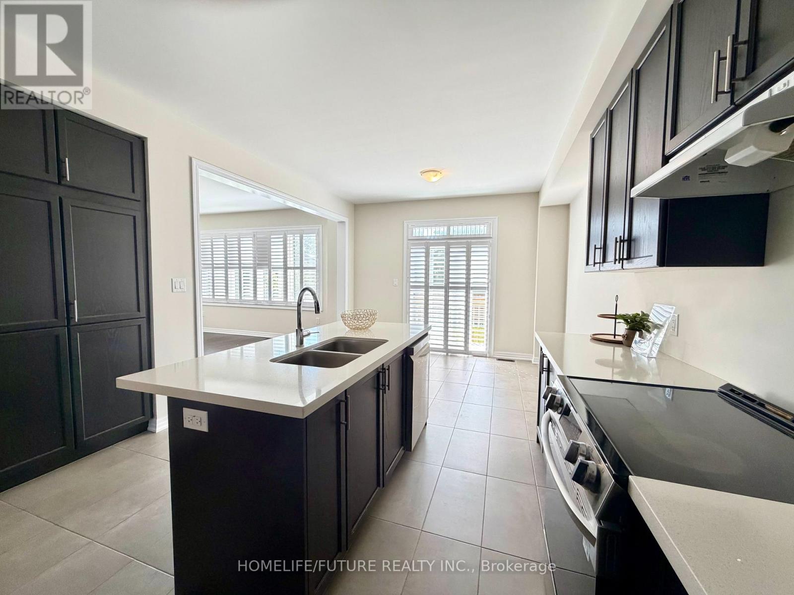 171 Grady Drive, Clarington (Newcastle), Ontario  L1B 0W4 - Photo 4 - E13749038