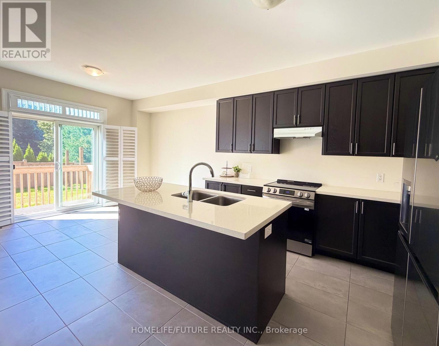 171 Grady Drive, Clarington (Newcastle), Ontario  L1B 0W4 - Photo 5 - E13749038