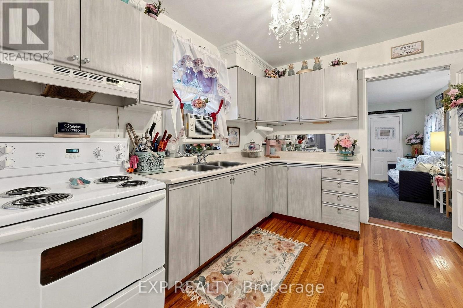 28 Simcoe Street, Kawartha Lakes (Lindsay), Ontario  K9V 2G4 - Photo 8 - X13751218