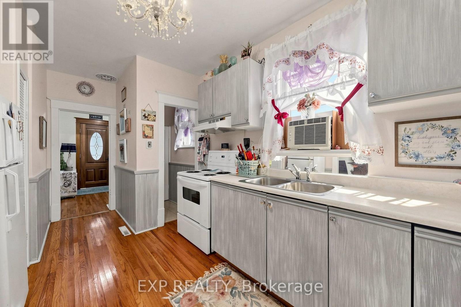28 Simcoe Street, Kawartha Lakes (Lindsay), Ontario  K9V 2G4 - Photo 9 - X13751218