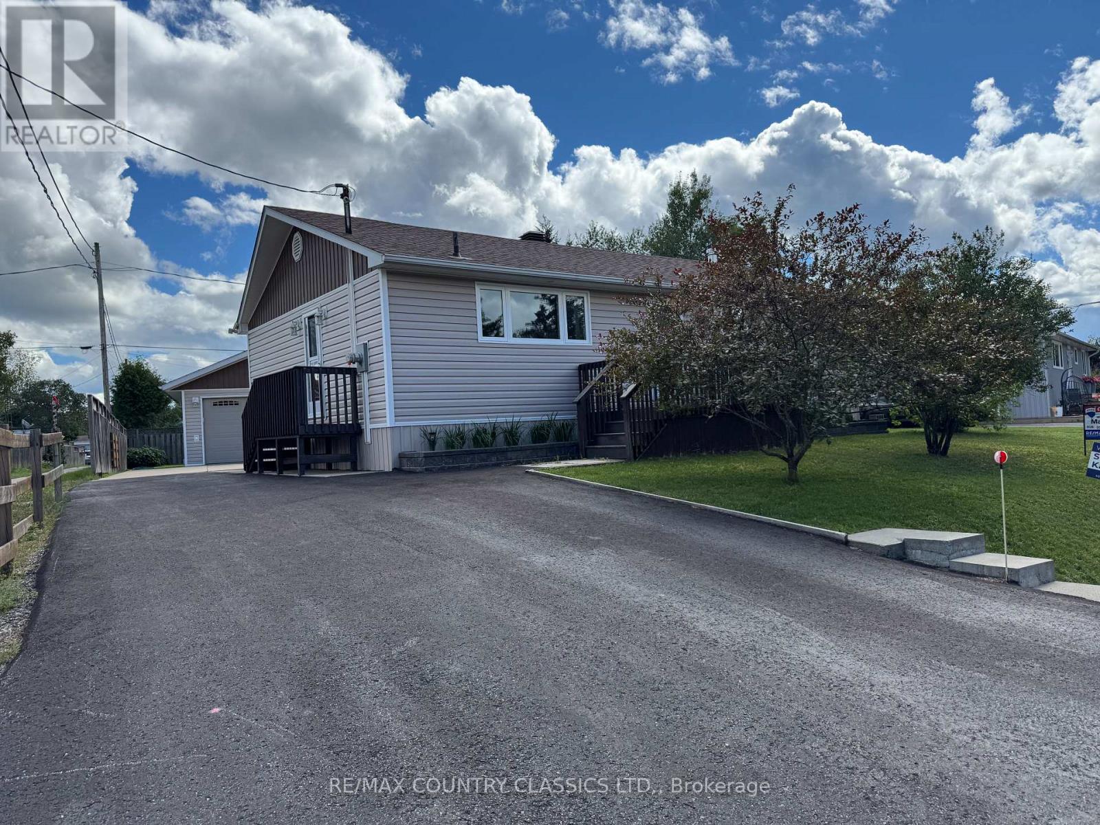 89 Sprucedale Street, Highlands East (Bicroft Ward), Ontario  K0L 1M0 - Photo 2 - X13752874