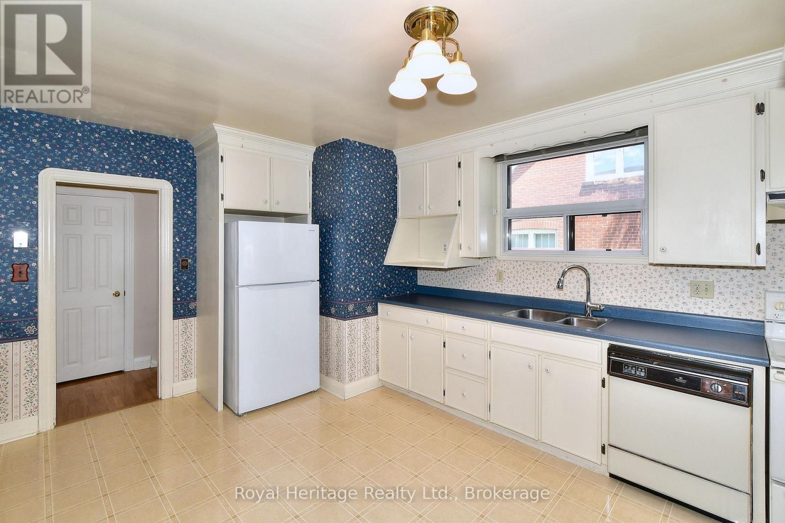 476 King George Street, Peterborough (Otonabee Ward 1), Ontario  K9J 1S1 - Photo 3 - X13755124