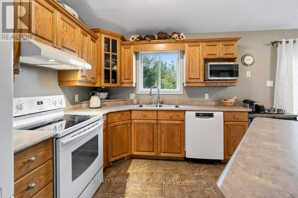 838 Traceys Hill Road, Kawartha Lakes (Emily), Ontario  K0L 2W0 - Photo 10 - X13755326