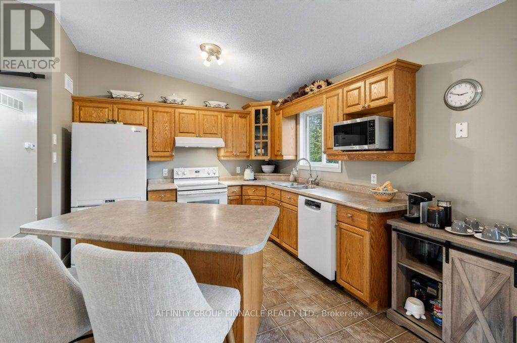 838 Traceys Hill Road, Kawartha Lakes (Emily), Ontario  K0L 2W0 - Photo 12 - X13755326