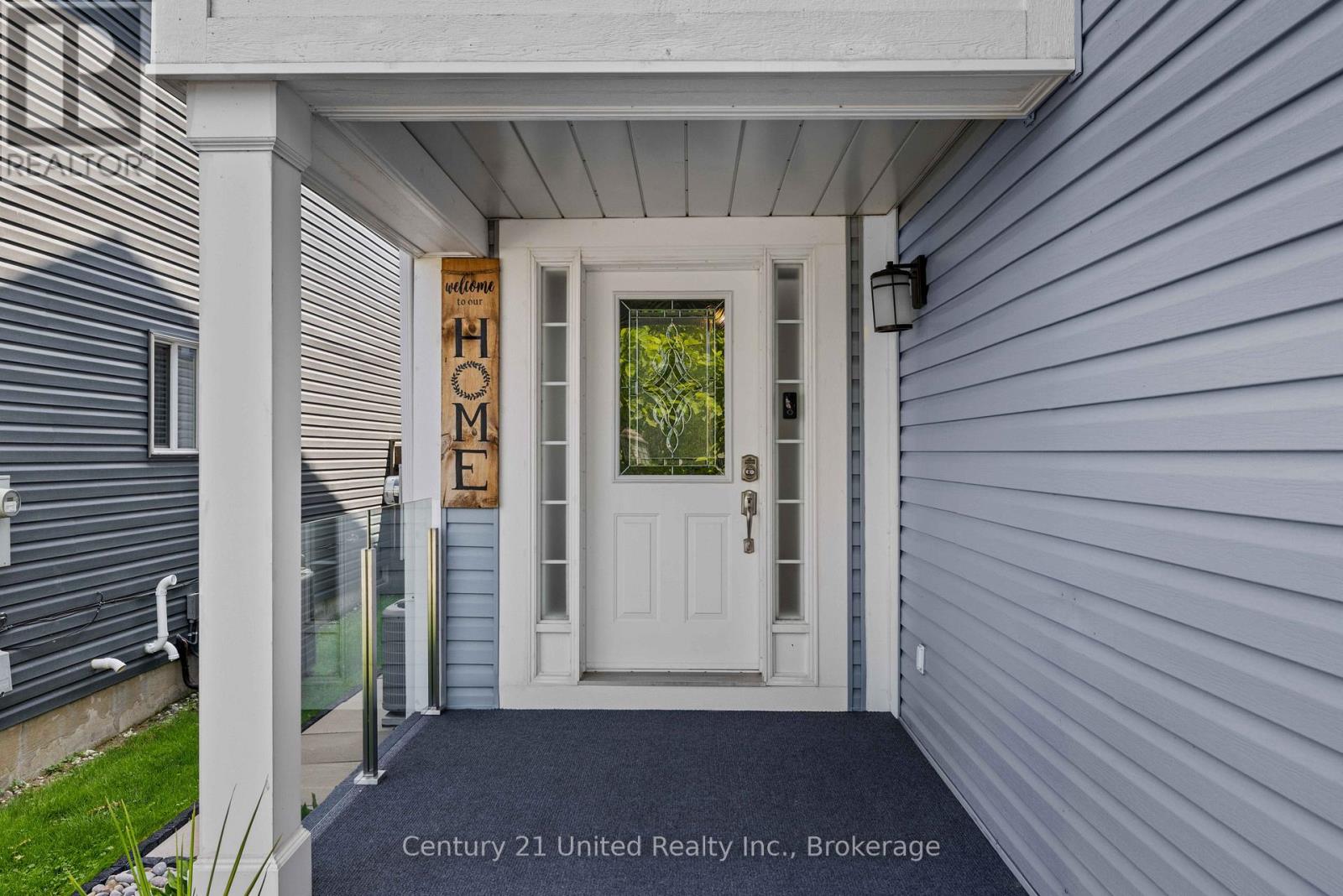 49 Waterview Lane, Clarington (Newcastle), Ontario  L1B 1P5 - Photo 2 - E13756004