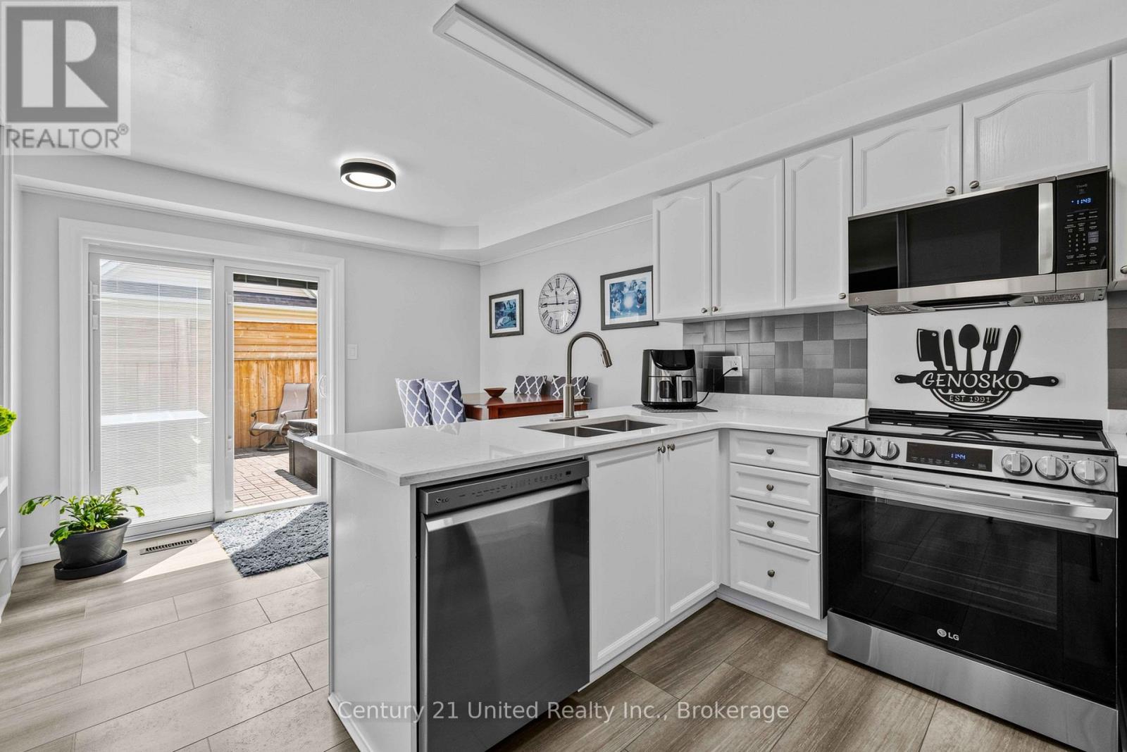 49 Waterview Lane, Clarington (Newcastle), Ontario  L1B 1P5 - Photo 6 - E13756004