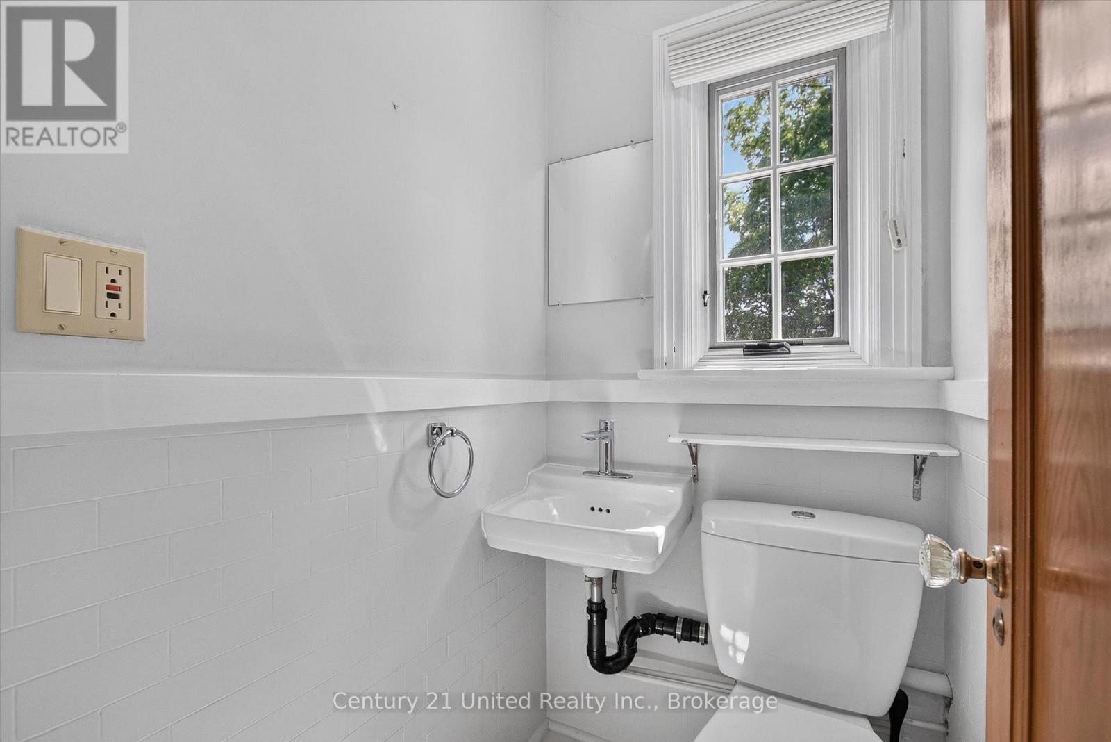 627 Gilmour Street, Peterborough (Town Ward 3), Ontario  K9J 4T9 - Photo 35 - X13756664