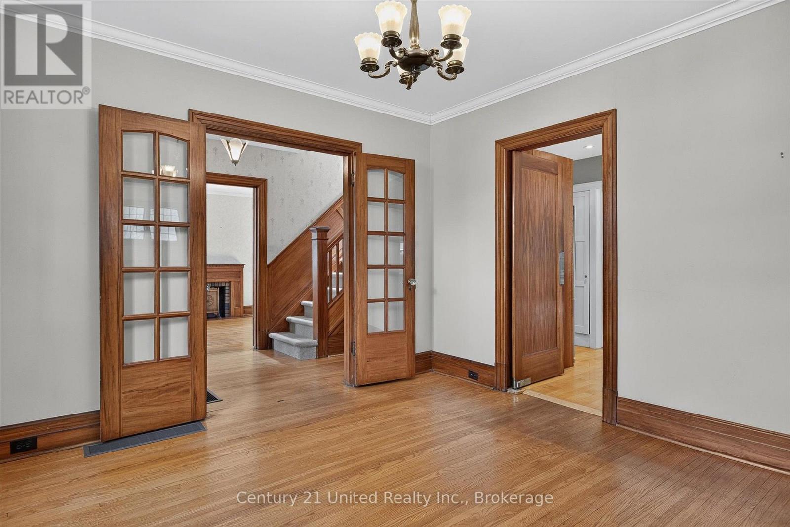 627 Gilmour Street, Peterborough (Town Ward 3), Ontario  K9J 4T9 - Photo 7 - X13756664