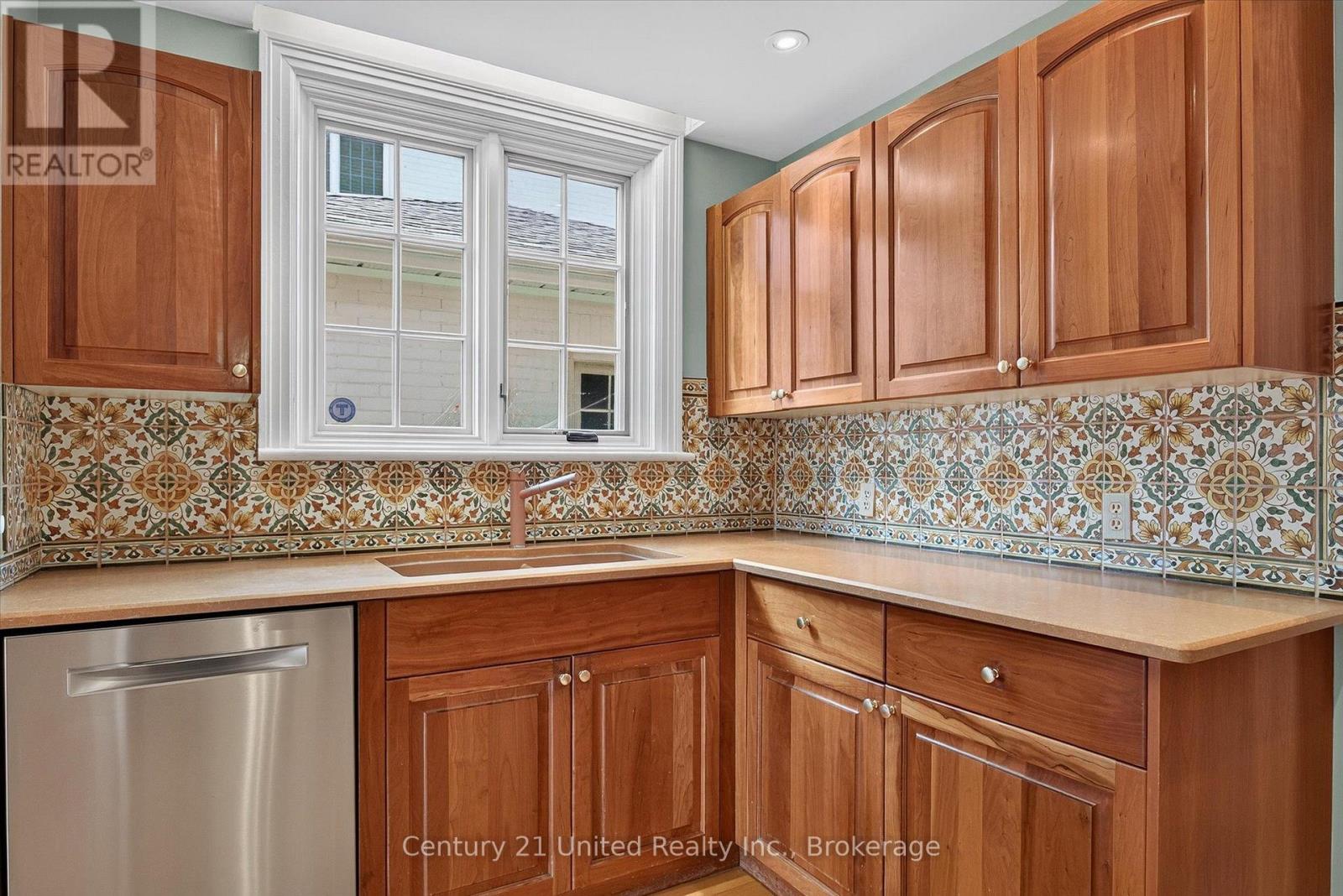 627 Gilmour Street, Peterborough (Town Ward 3), Ontario  K9J 4T9 - Photo 8 - X13756664