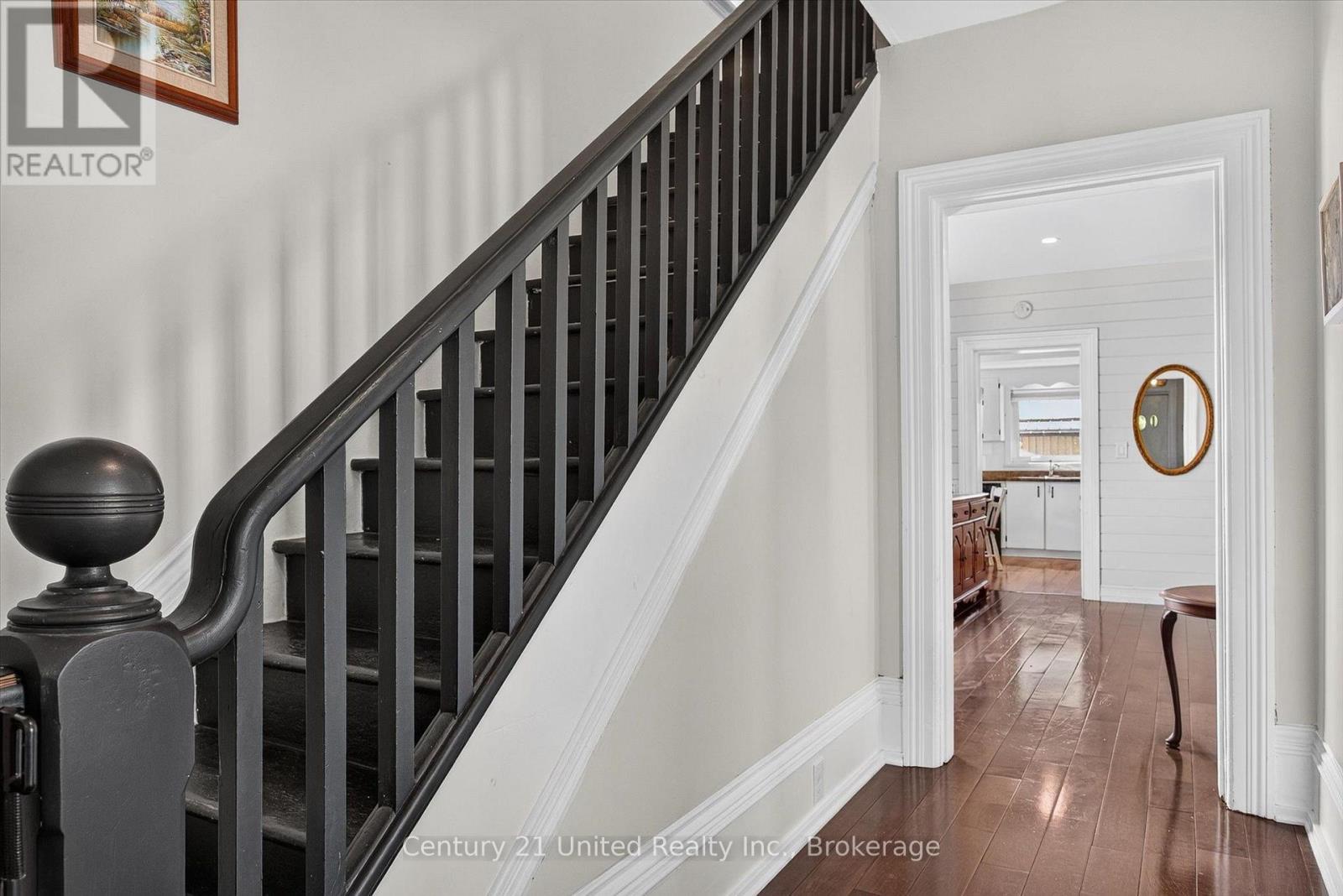 9 Crandall Street, Kawartha Lakes (Lindsay), Ontario  K9V 1R9 - Photo 2 - X13759206