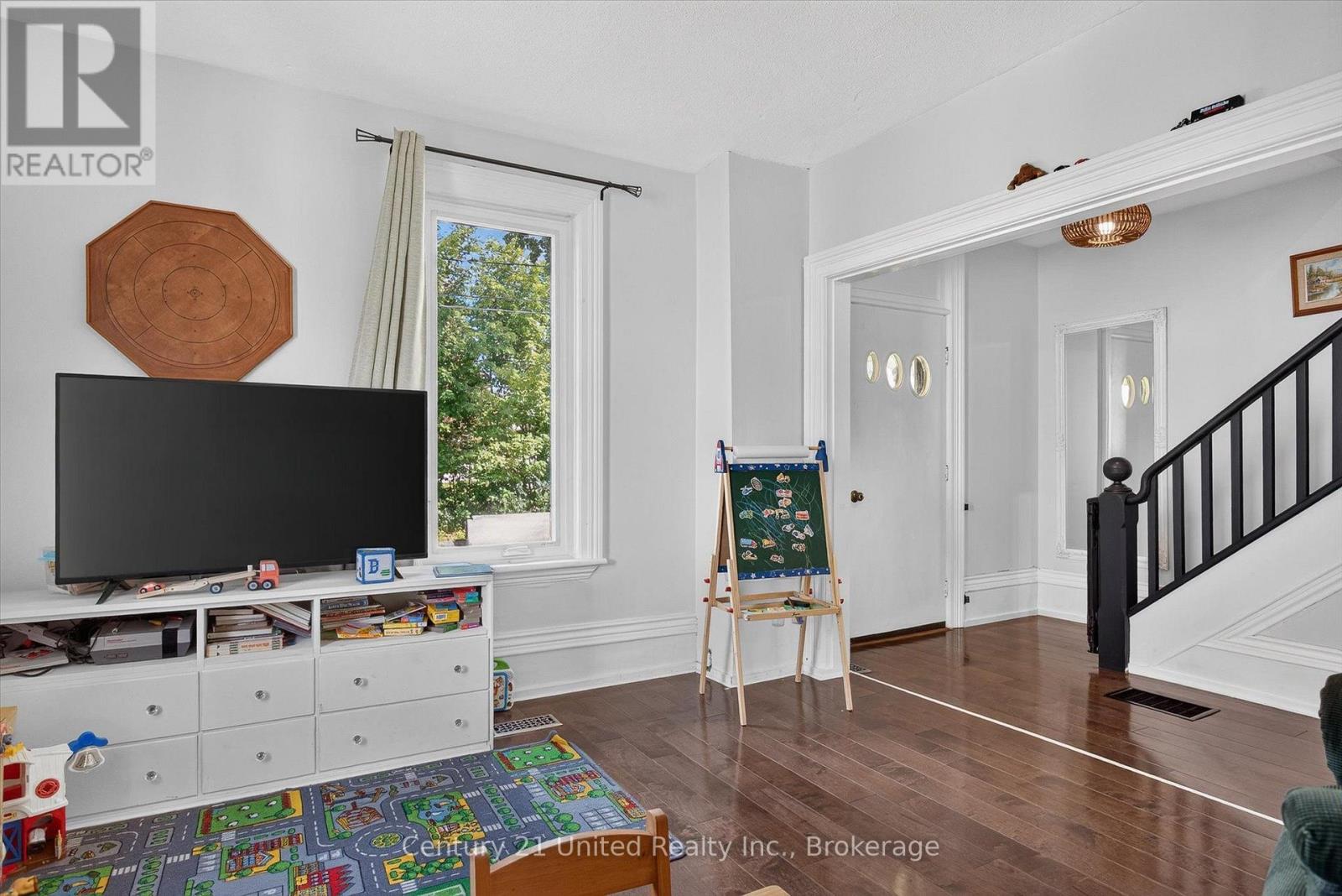 9 Crandall Street, Kawartha Lakes (Lindsay), Ontario  K9V 1R9 - Photo 3 - X13759206