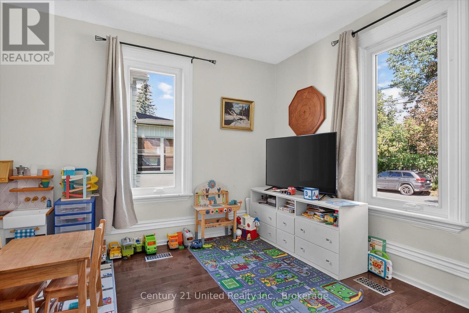 9 Crandall Street, Kawartha Lakes (Lindsay), Ontario  K9V 1R9 - Photo 4 - X13759206