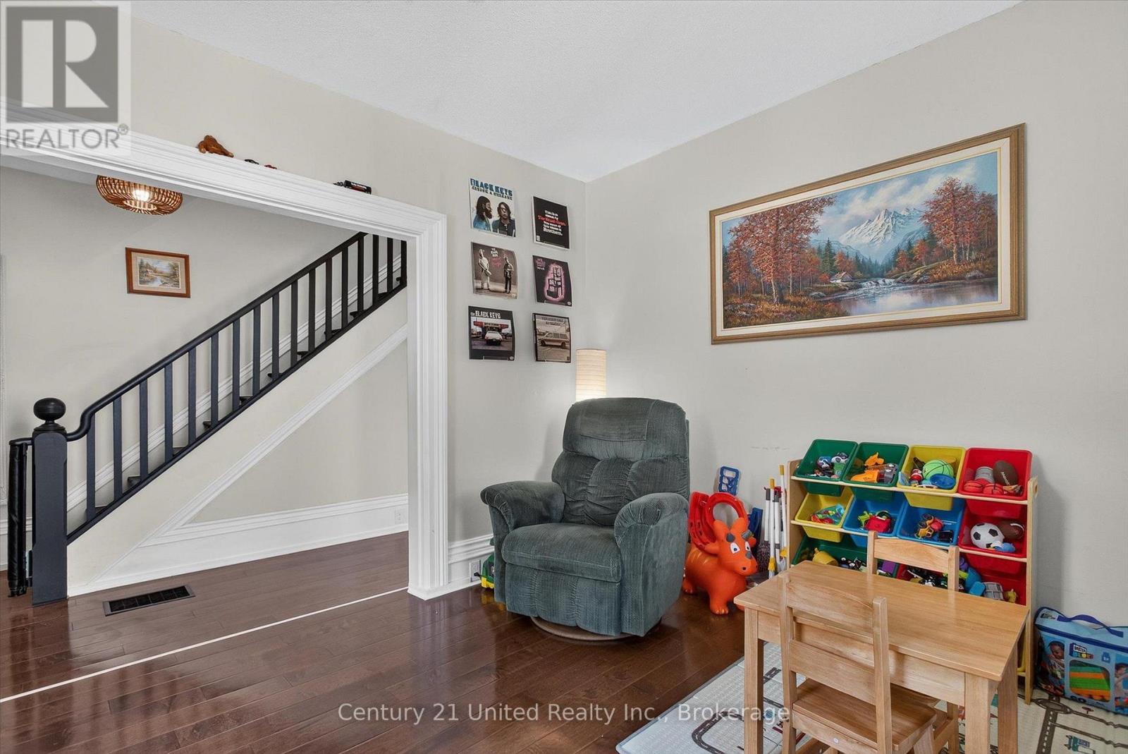 9 Crandall Street, Kawartha Lakes (Lindsay), Ontario  K9V 1R9 - Photo 5 - X13759206