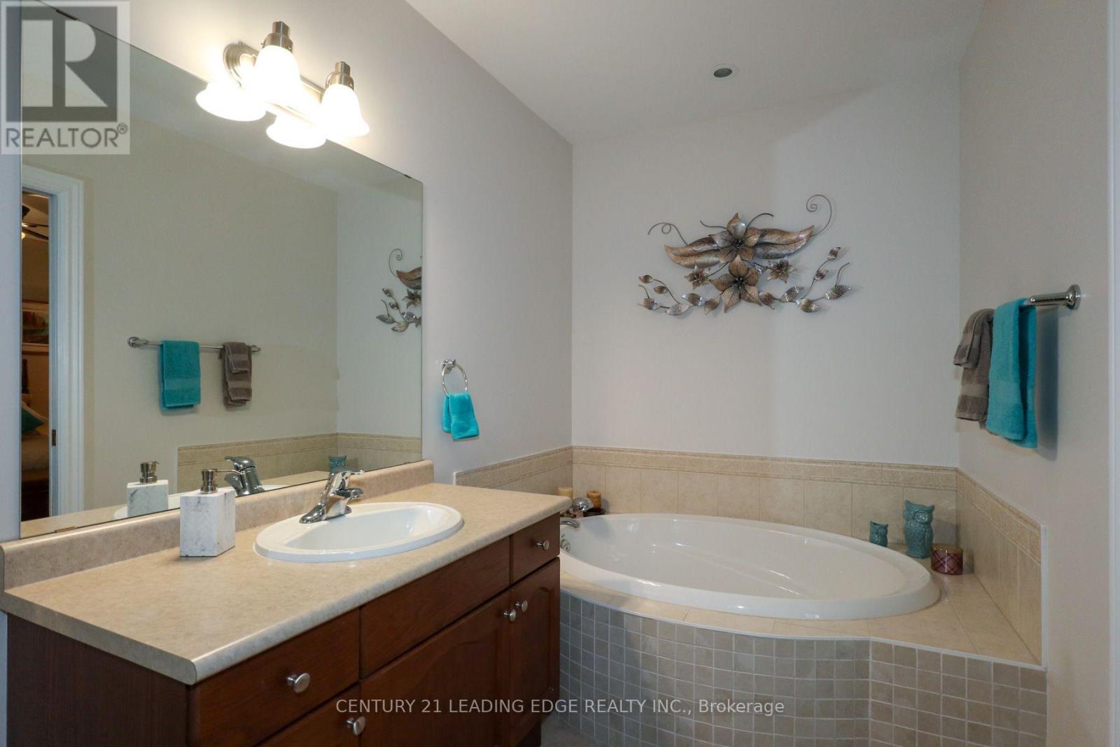 100 - 61 Village Crescent, Peterborough (Otonabee Ward 1), Ontario  K9J 0A9 - Photo 12 - X13759672