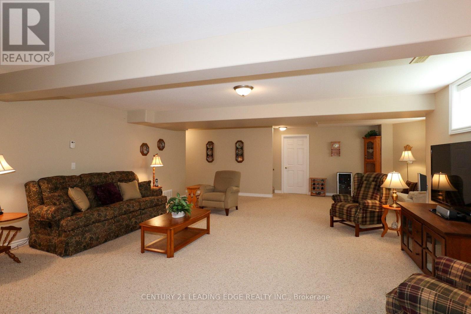 100 - 61 Village Crescent, Peterborough (Otonabee Ward 1), Ontario  K9J 0A9 - Photo 19 - X13759672