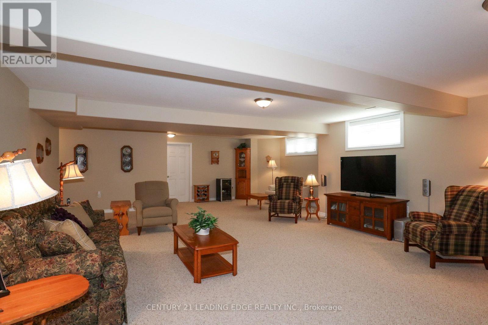100 - 61 Village Crescent, Peterborough (Otonabee Ward 1), Ontario  K9J 0A9 - Photo 21 - X13759672