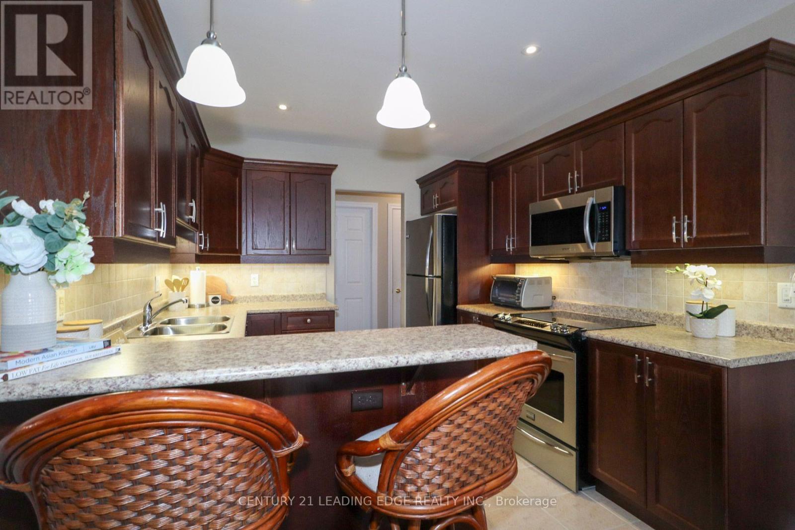 100 - 61 Village Crescent, Peterborough (Otonabee Ward 1), Ontario  K9J 0A9 - Photo 4 - X13759672