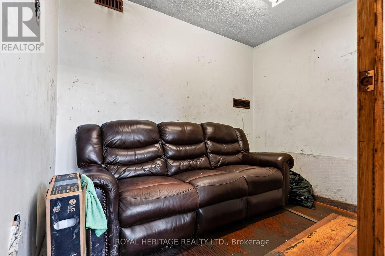 107 Aylmer Street N, Peterborough (Town Ward 3), Ontario  K9J 3J6 - Photo 29 - X13761546