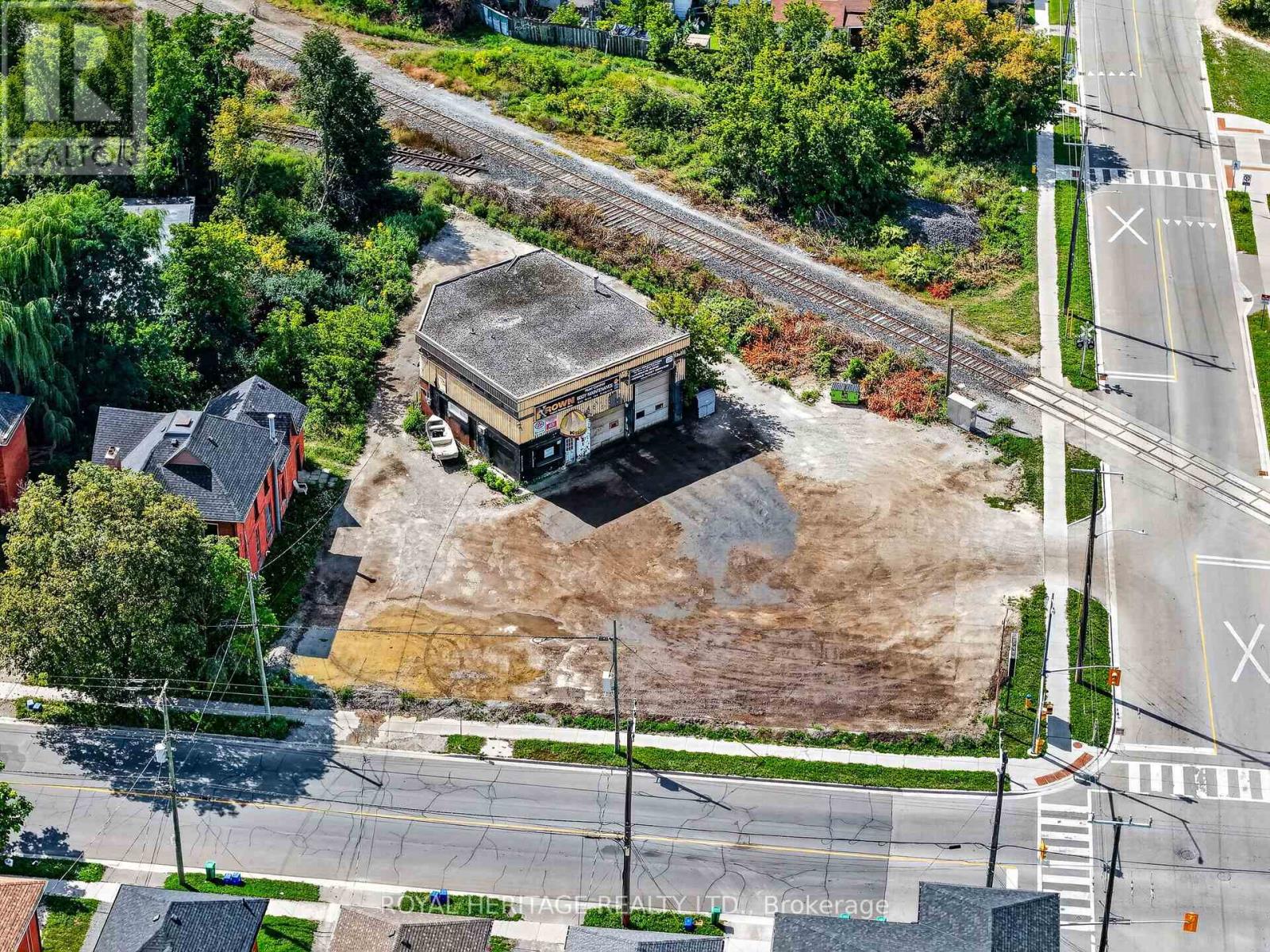 107 Aylmer Street N, Peterborough (Town Ward 3), Ontario  K9J 3J6 - Photo 3 - X13761546