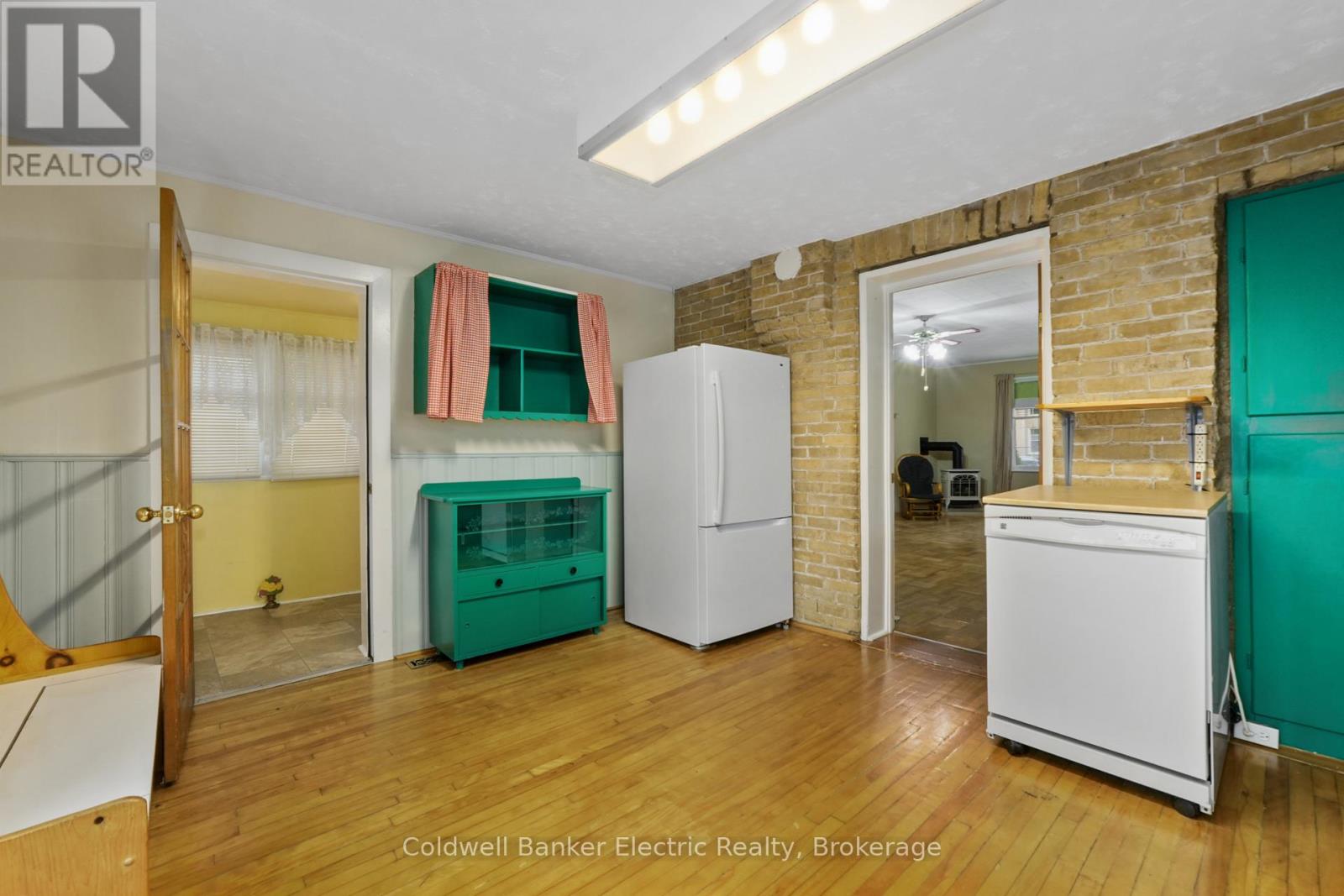 553 Chamberlain Street, Peterborough (Town Ward 3), Ontario  K9J 4L6 - Photo 10 - X13764972
