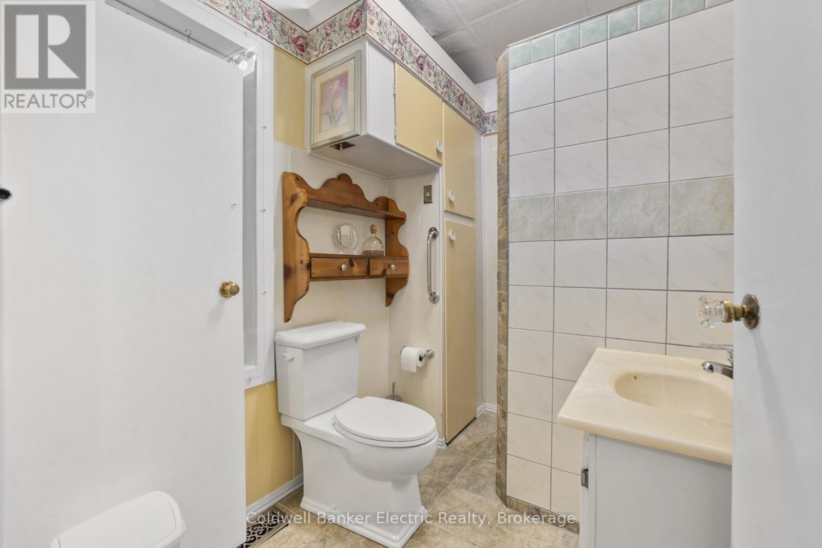 553 Chamberlain Street, Peterborough (Town Ward 3), Ontario  K9J 4L6 - Photo 14 - X13764972