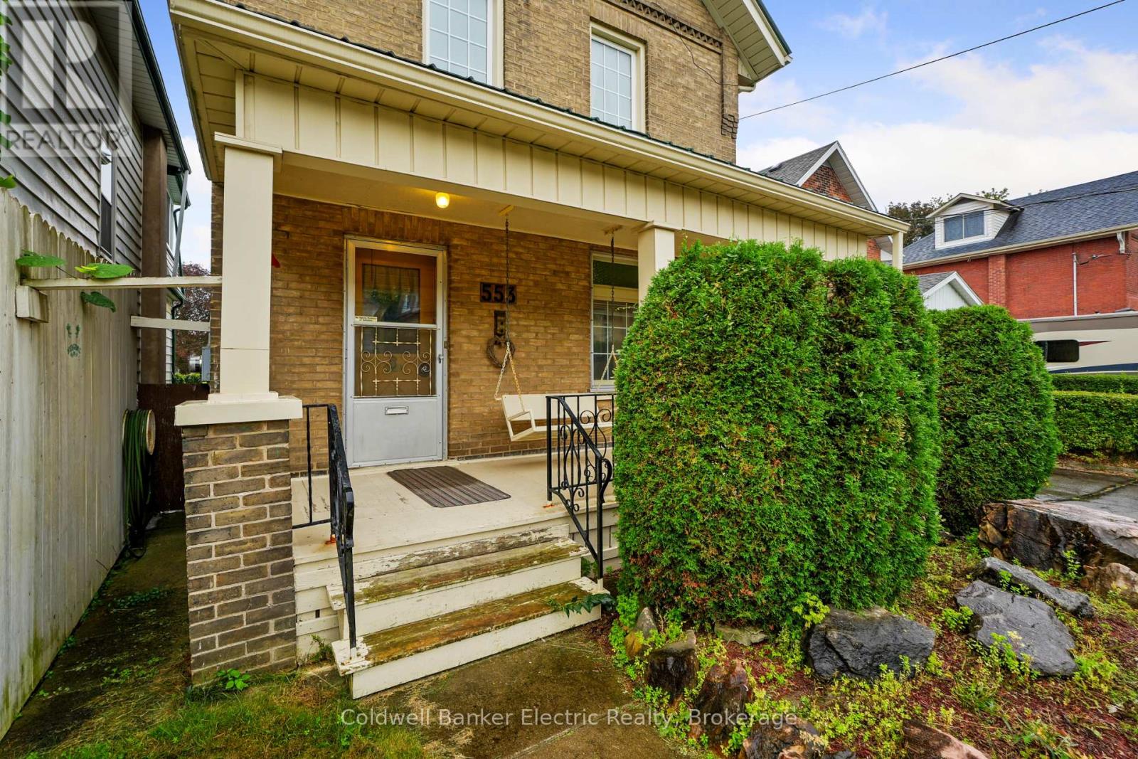 553 Chamberlain Street, Peterborough (Town Ward 3), Ontario  K9J 4L6 - Photo 2 - X13764972