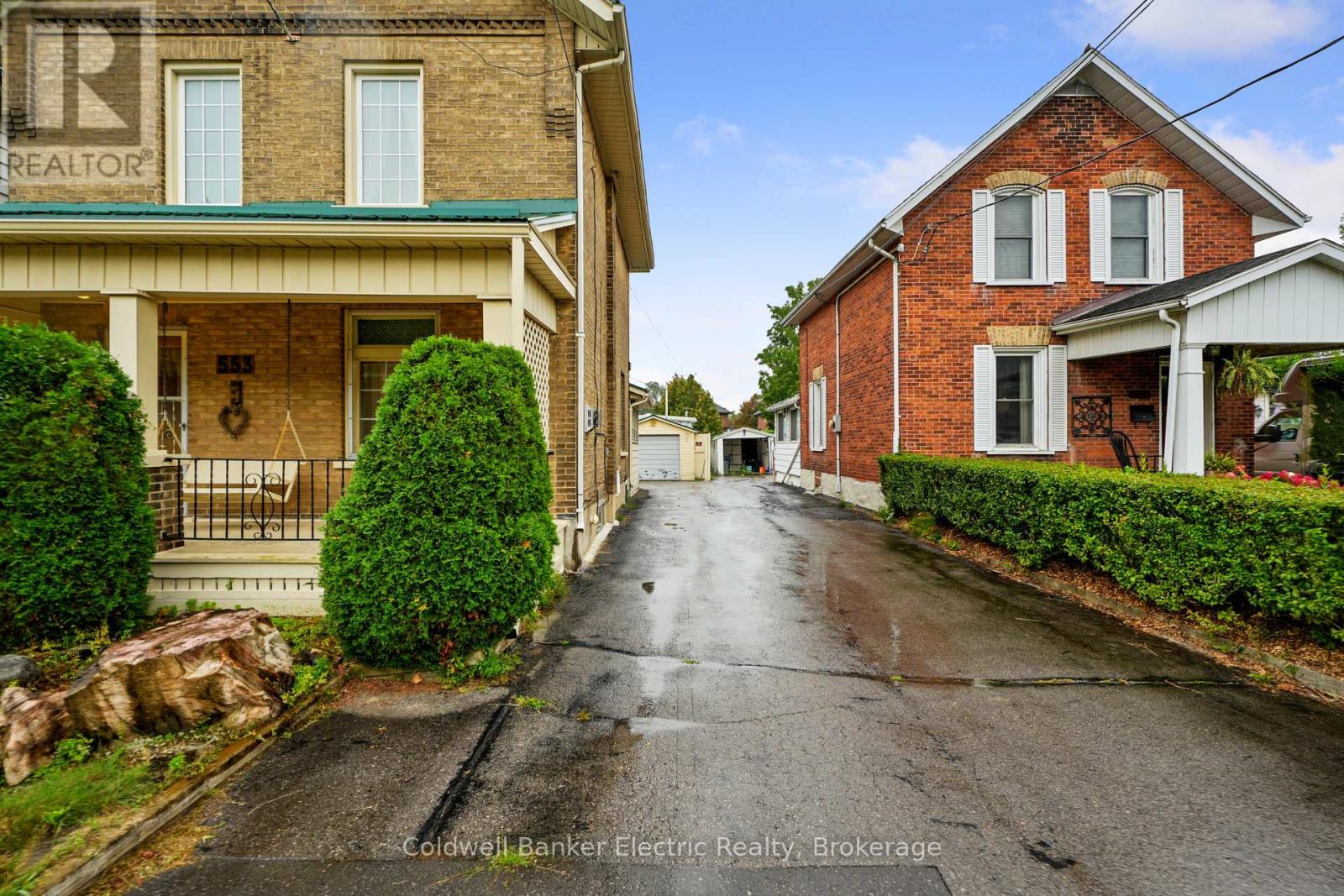 553 Chamberlain Street, Peterborough (Town Ward 3), Ontario  K9J 4L6 - Photo 4 - X13764972
