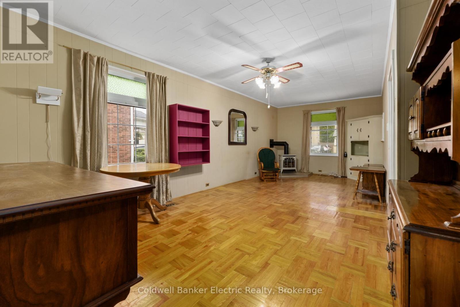 553 Chamberlain Street, Peterborough (Town Ward 3), Ontario  K9J 4L6 - Photo 6 - X13764972