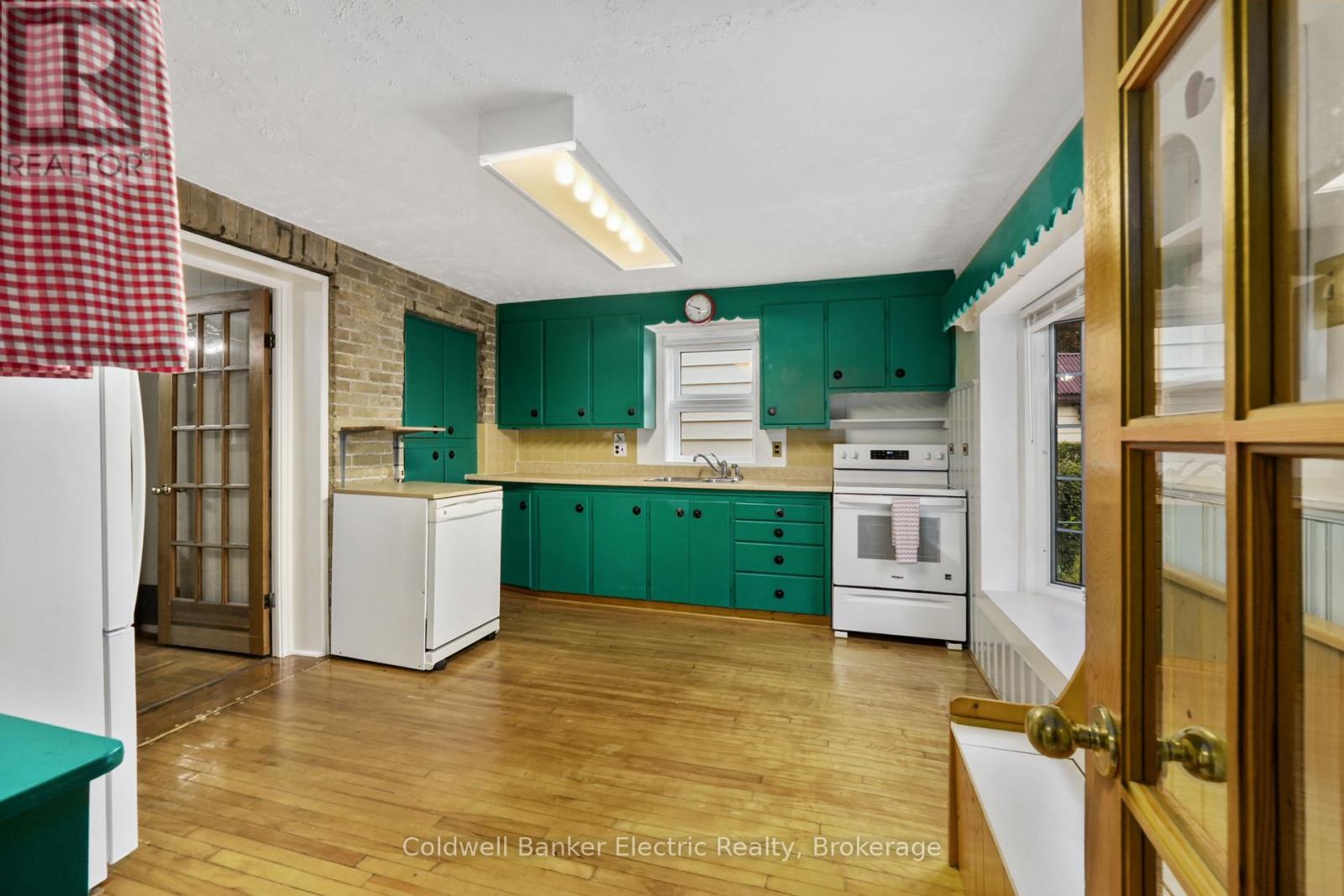 553 Chamberlain Street, Peterborough (Town Ward 3), Ontario  K9J 4L6 - Photo 9 - X13764972