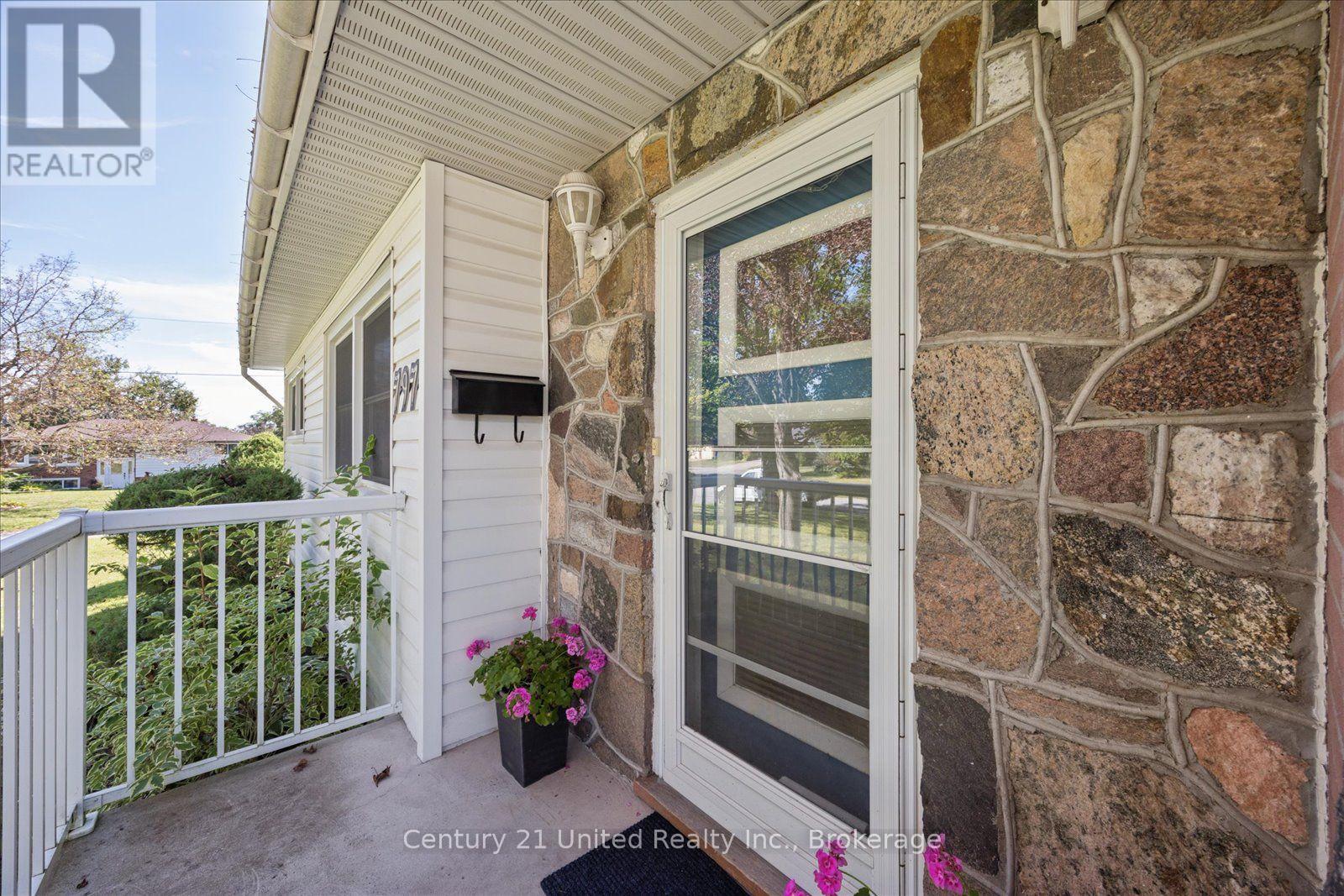 797 Valleyview Drive, Peterborough (Monaghan Ward 2), Ontario  K9J 6P9 - Photo 6 - X13765066
