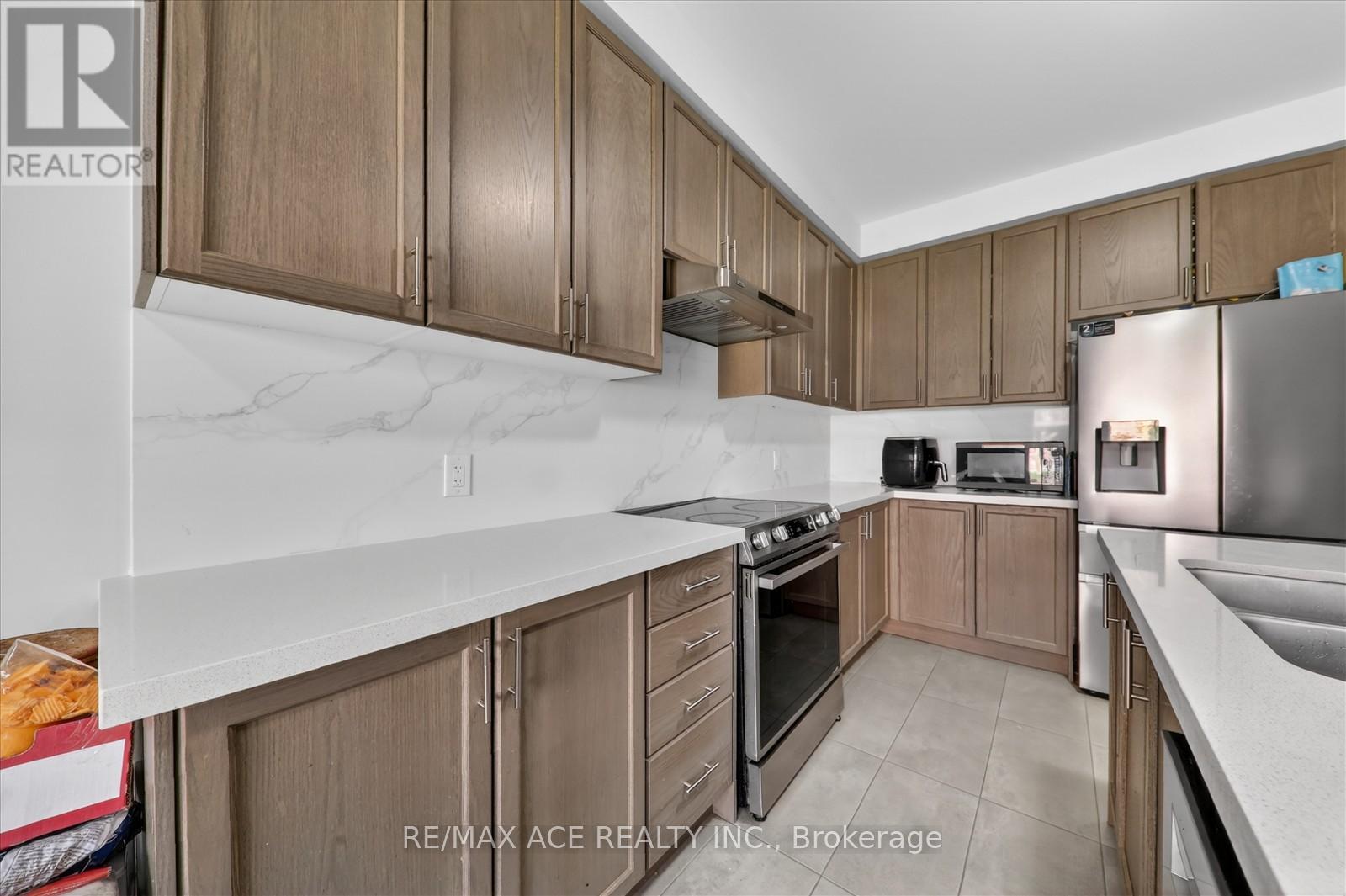218 Flood Avenue, Clarington (Newcastle), Ontario  L1B 0W6 - Photo 13 - E13766338