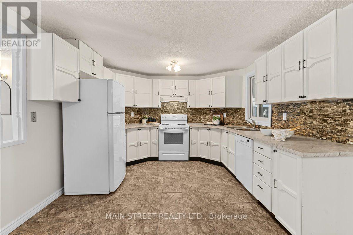 2 Pineridge Crescent, Clarington (Newcastle), Ontario  L1B 1B9 - Photo 15 - E13777308