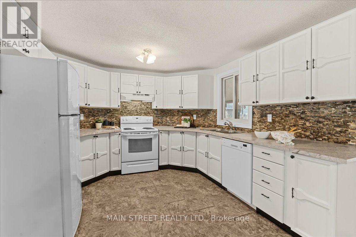 2 Pineridge Crescent, Clarington (Newcastle), Ontario  L1B 1B9 - Photo 16 - E13777308