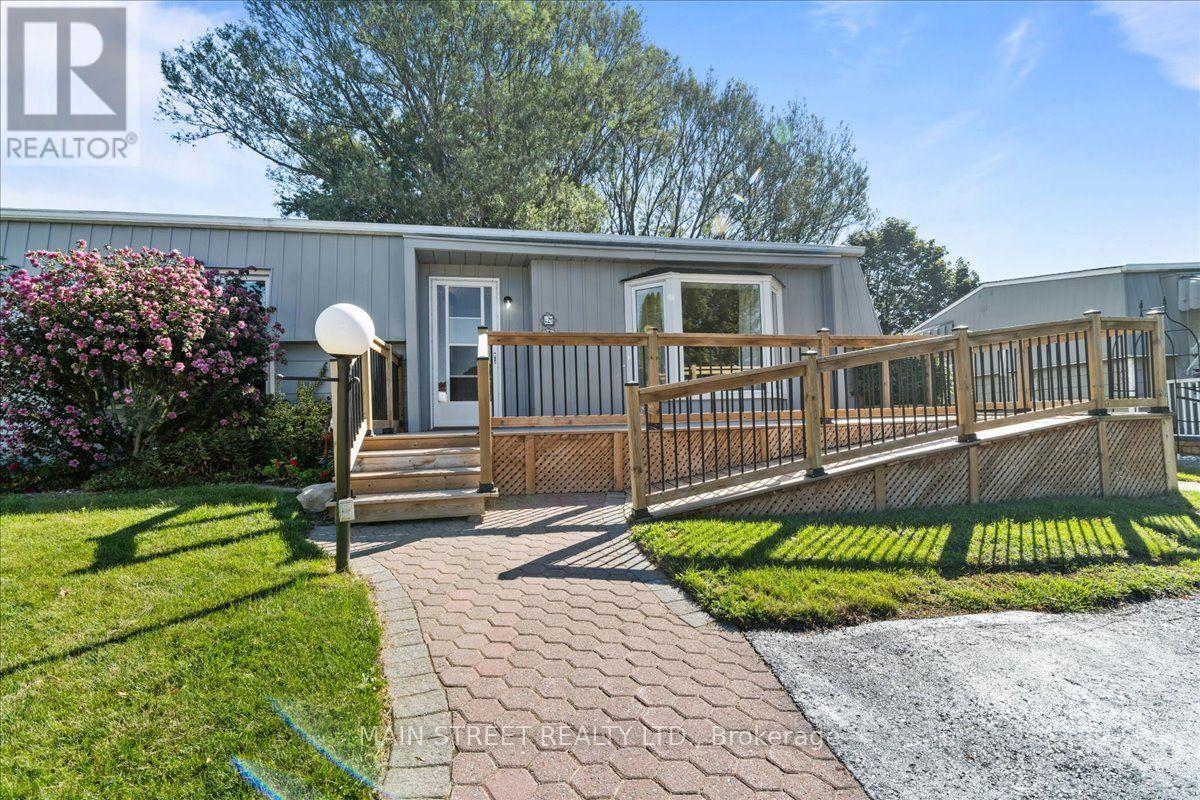2 Pineridge Crescent, Clarington (Newcastle), Ontario  L1B 1B9 - Photo 2 - E13777308