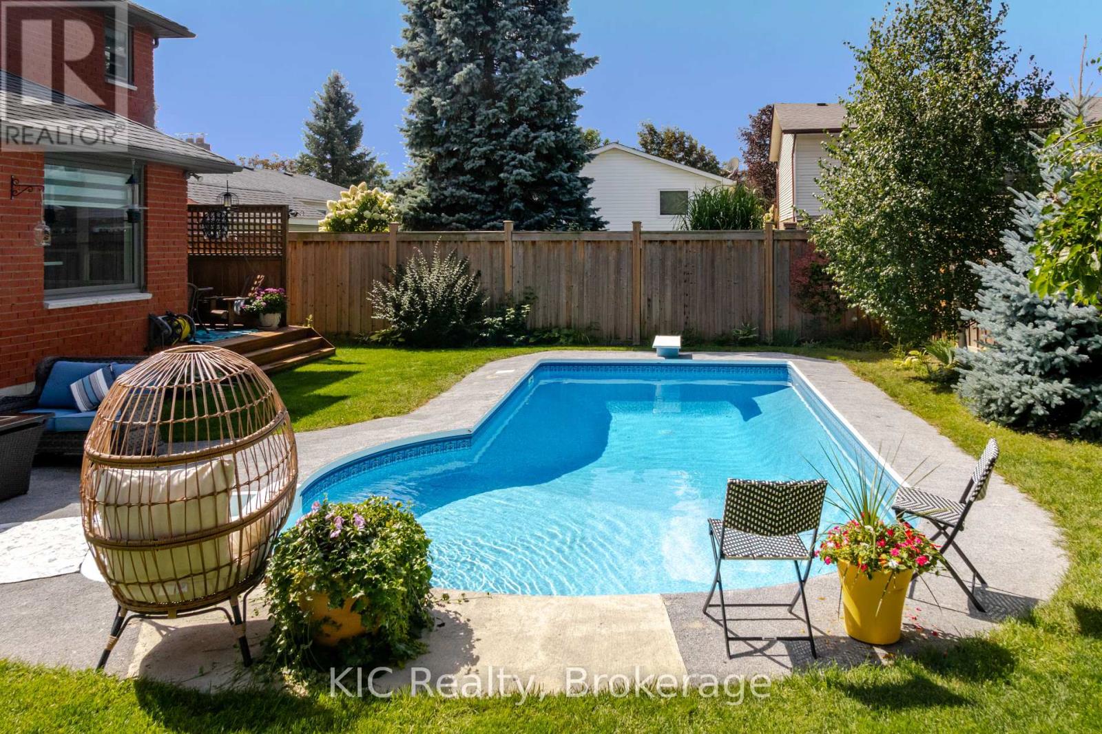 2138 Lorraine Drive, Peterborough (Northcrest Ward 5), Ontario  K9L 1X4 - Photo 2 - X13778368